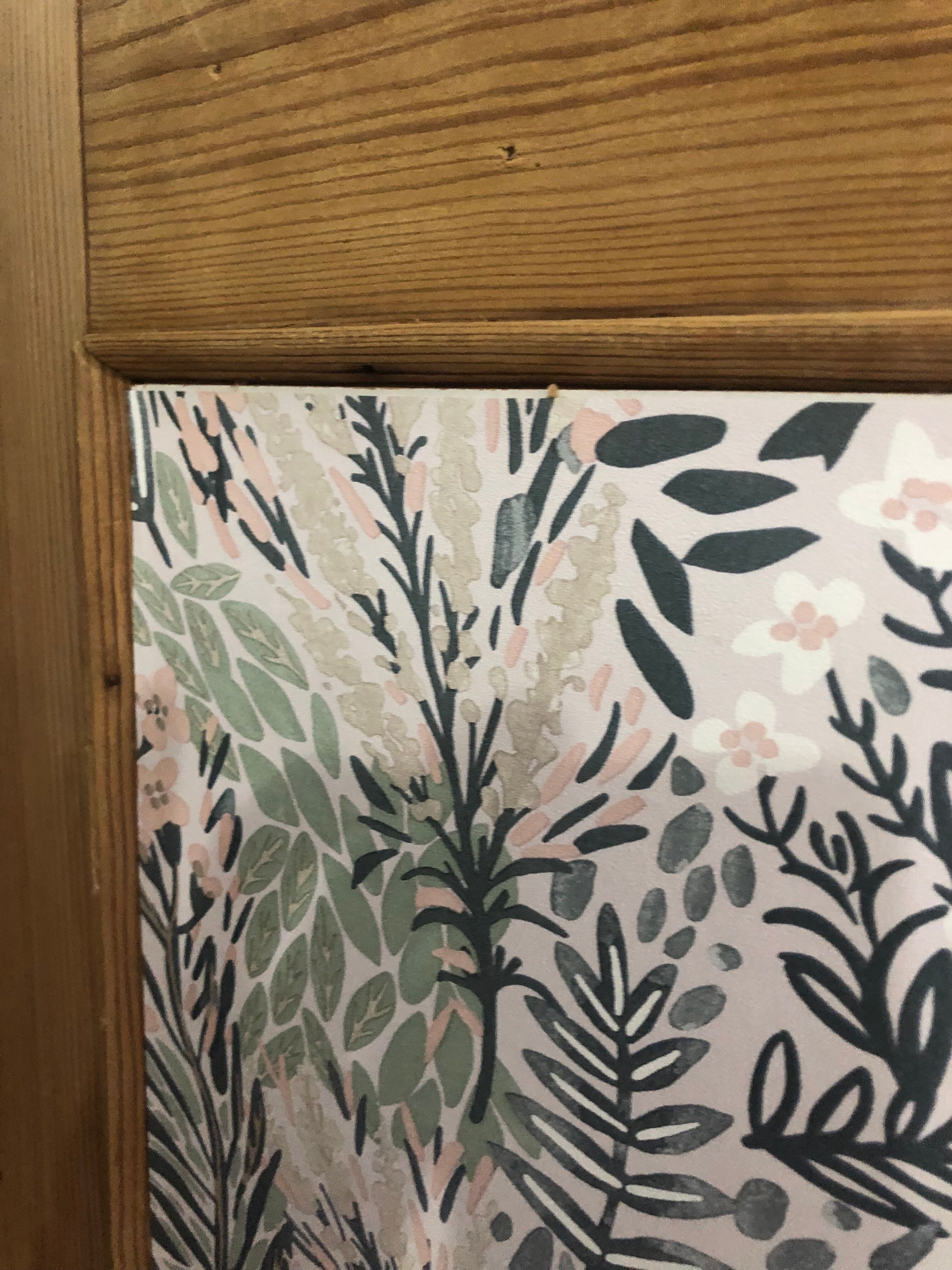 Bonnetiere en pin, armoire