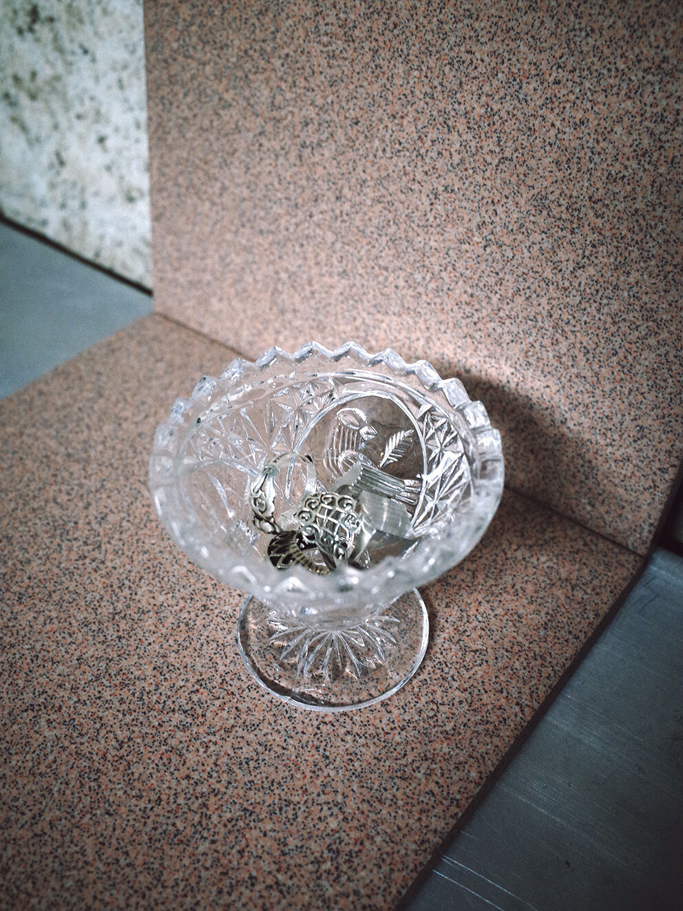 Baguier / Small chissed crystal box