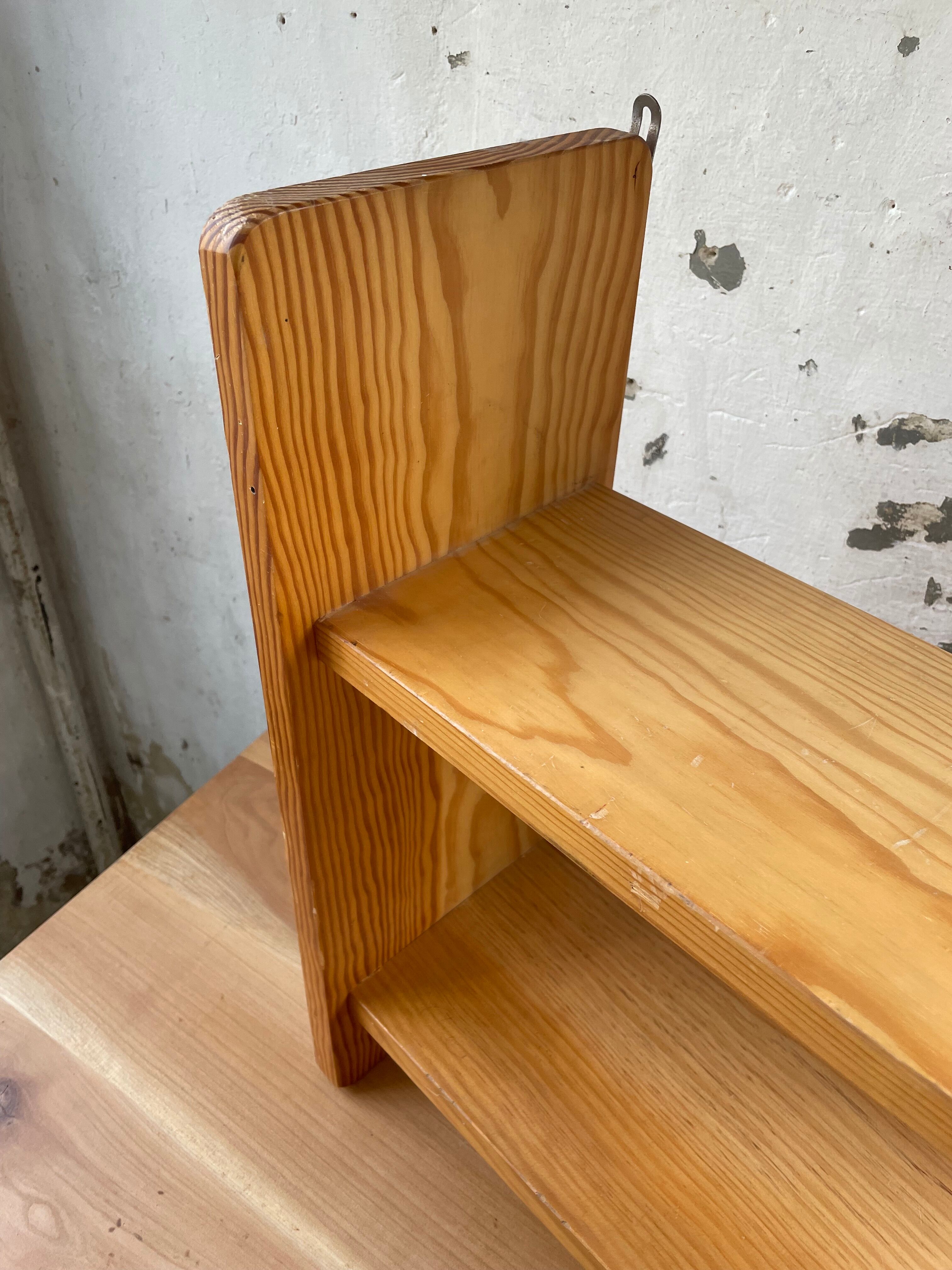 Pine Regain wall shelf