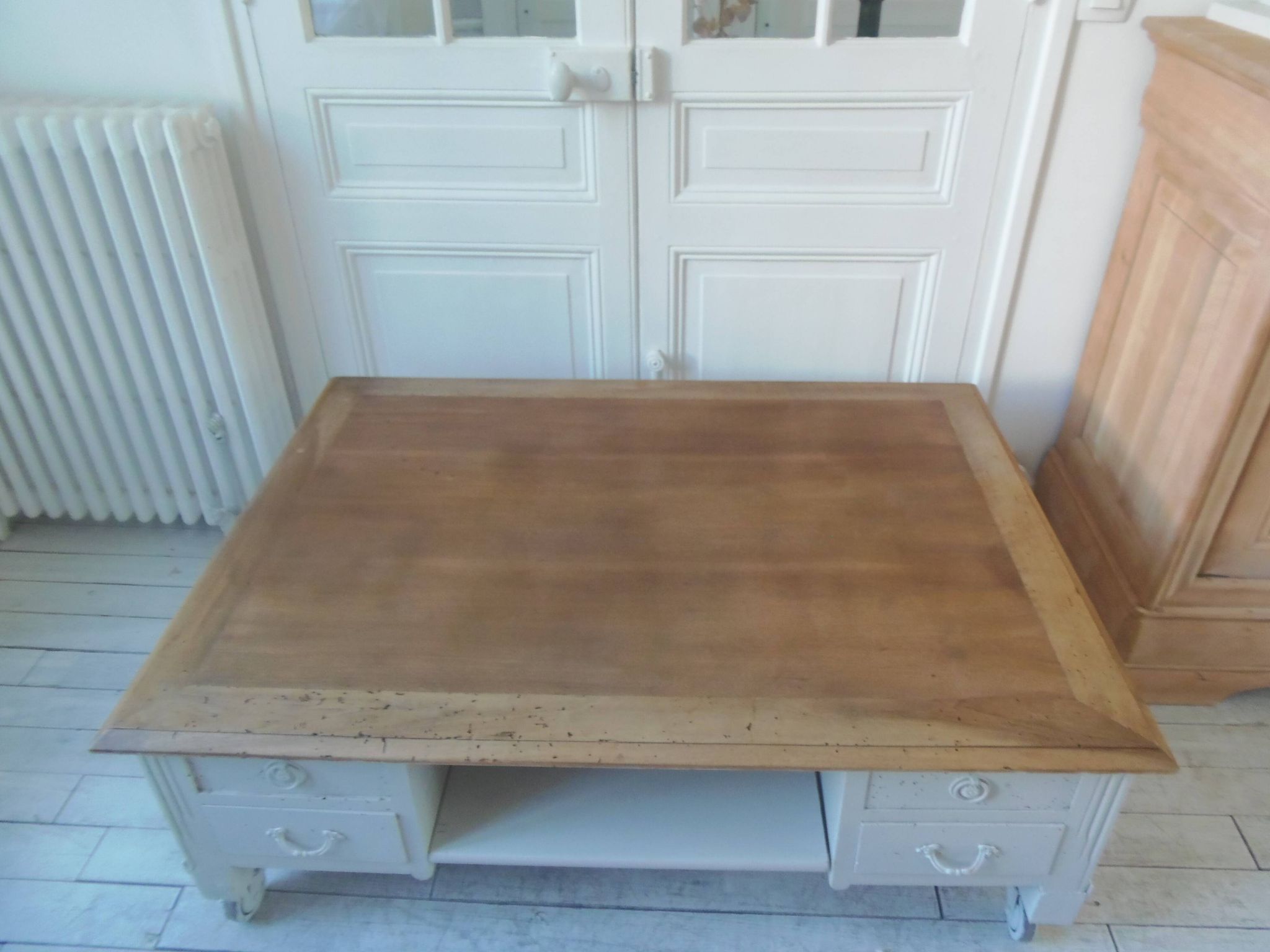 Coffee table on casters, made from an old desk, pearl gray base and belt.