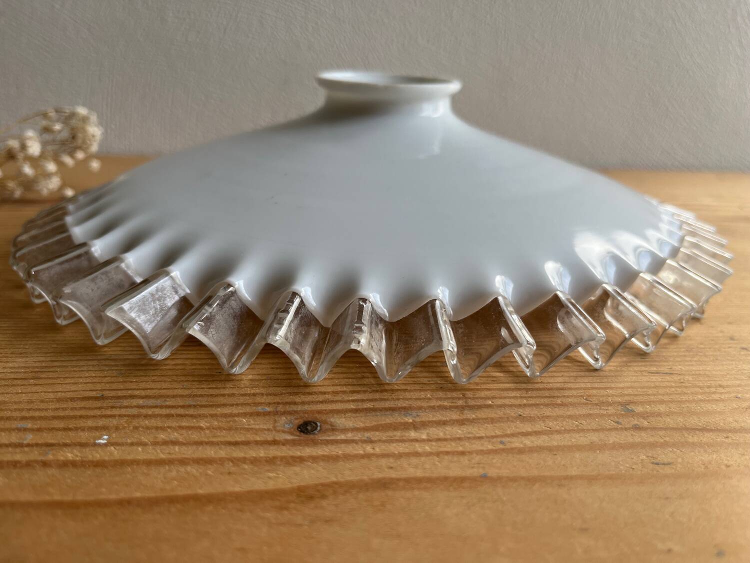 Old lampshade/suspension in white lace opaline.