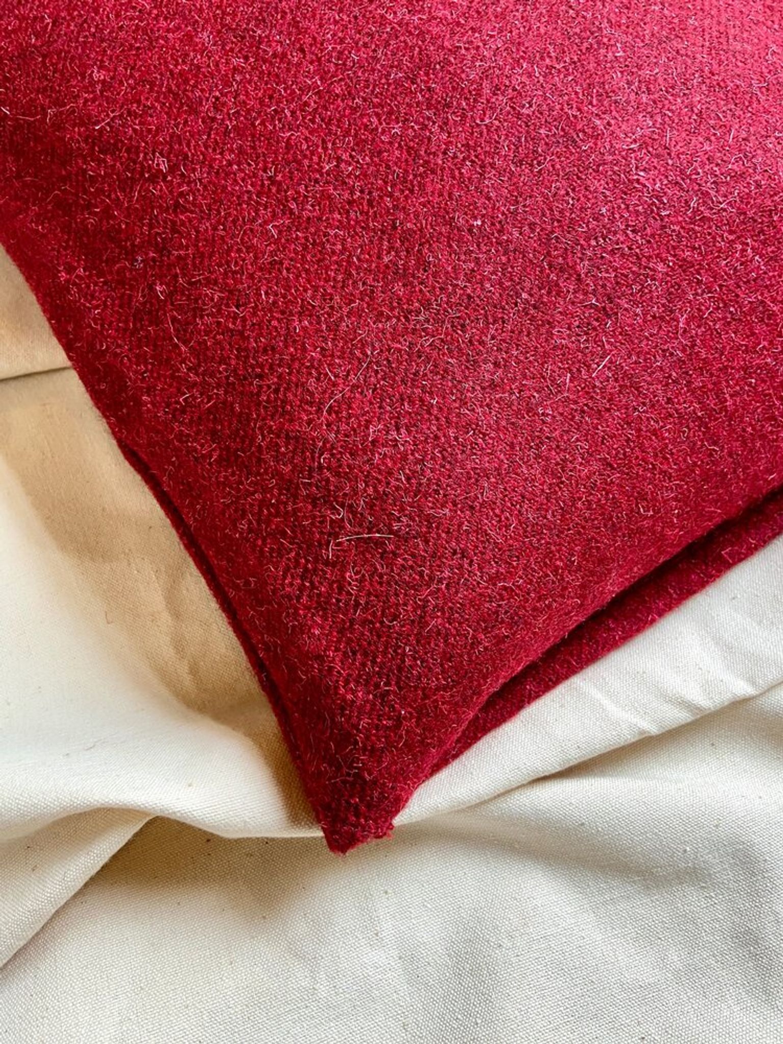 Red wool cushion - 40 cm