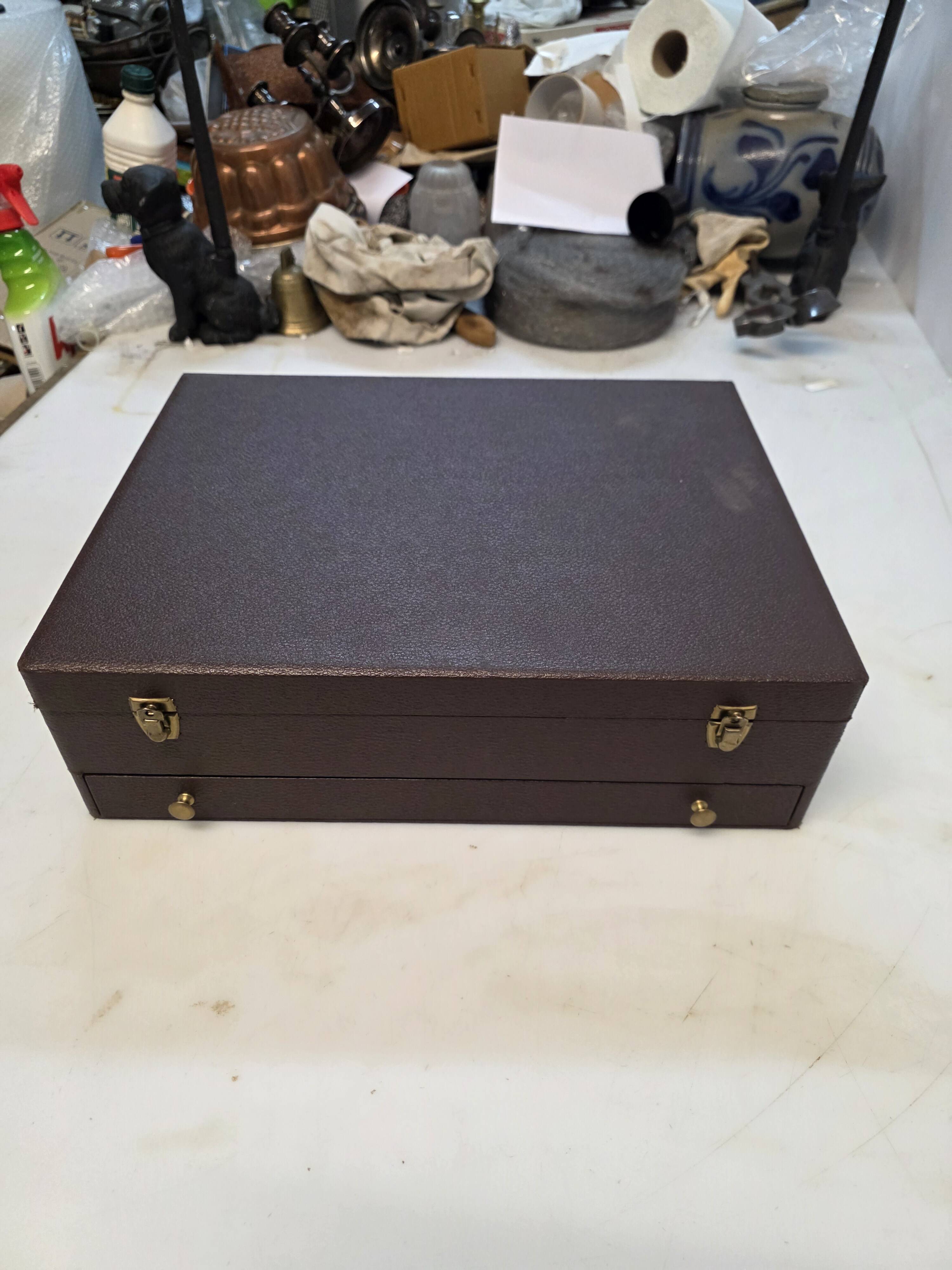 Ménagère 72 pièces en métal argenté 100  Saint-Médard, avec coffret