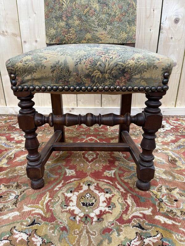 Série de 5 chaises de style Louis XIII