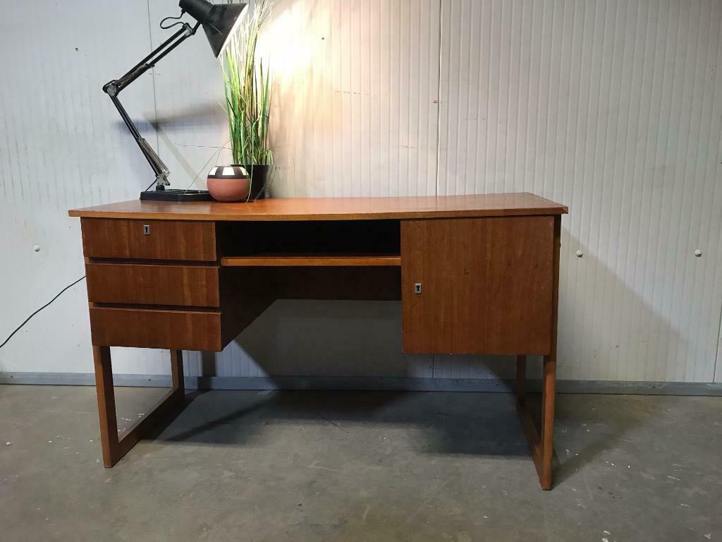 Vintage office with u-frame