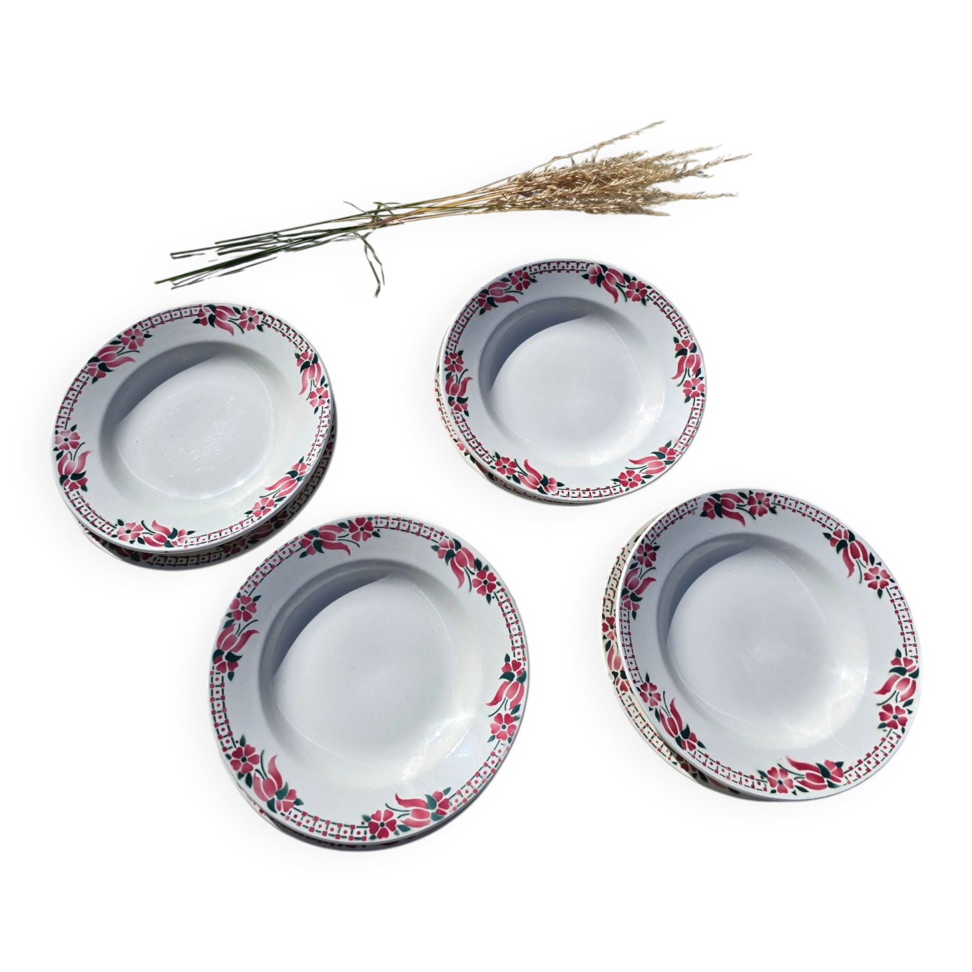 Lot of 4+4 vintage Ceranord St Amand "Roubaix" plates in perfect condition.