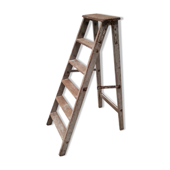 Wooden painter's stepladder, folding