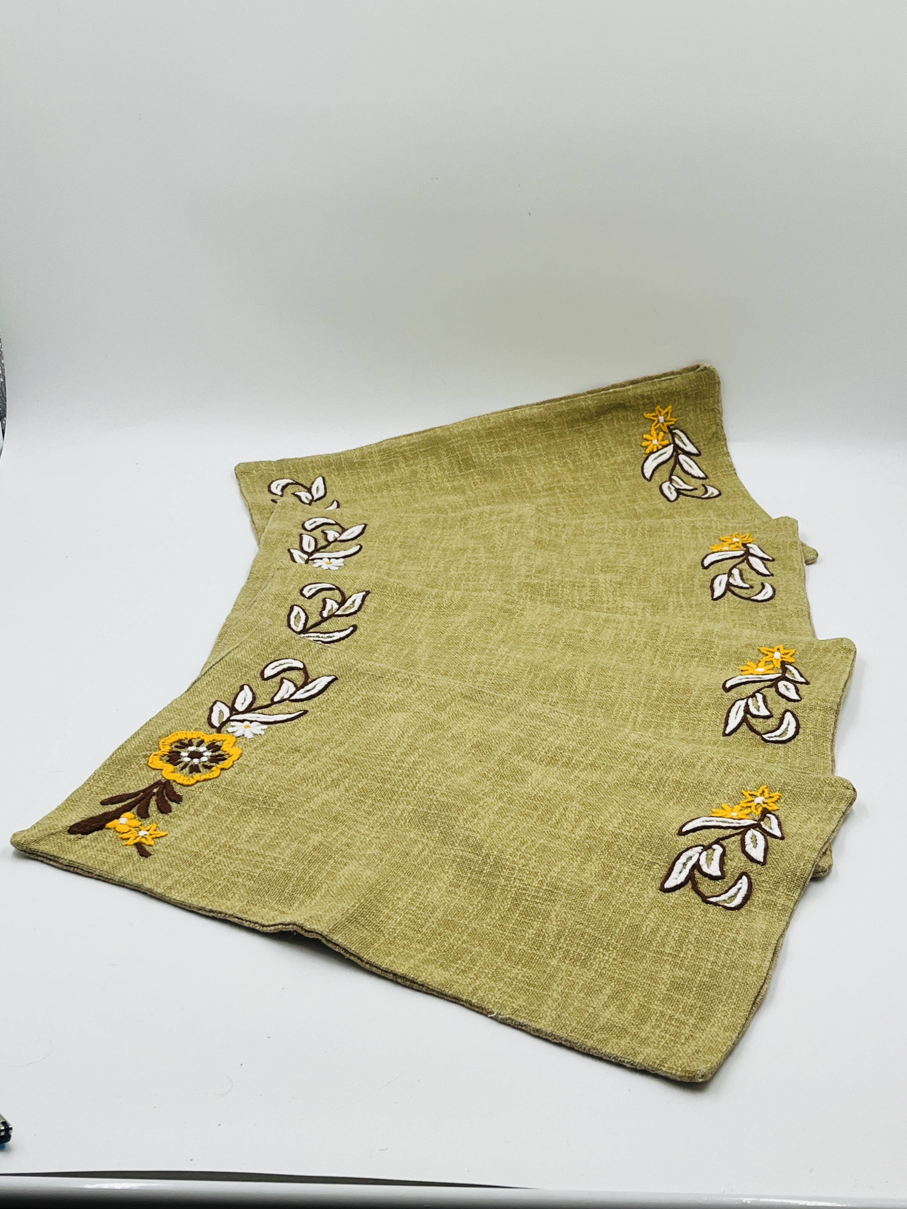 Lot de 4 sets de table vintage brodés en toile de jute