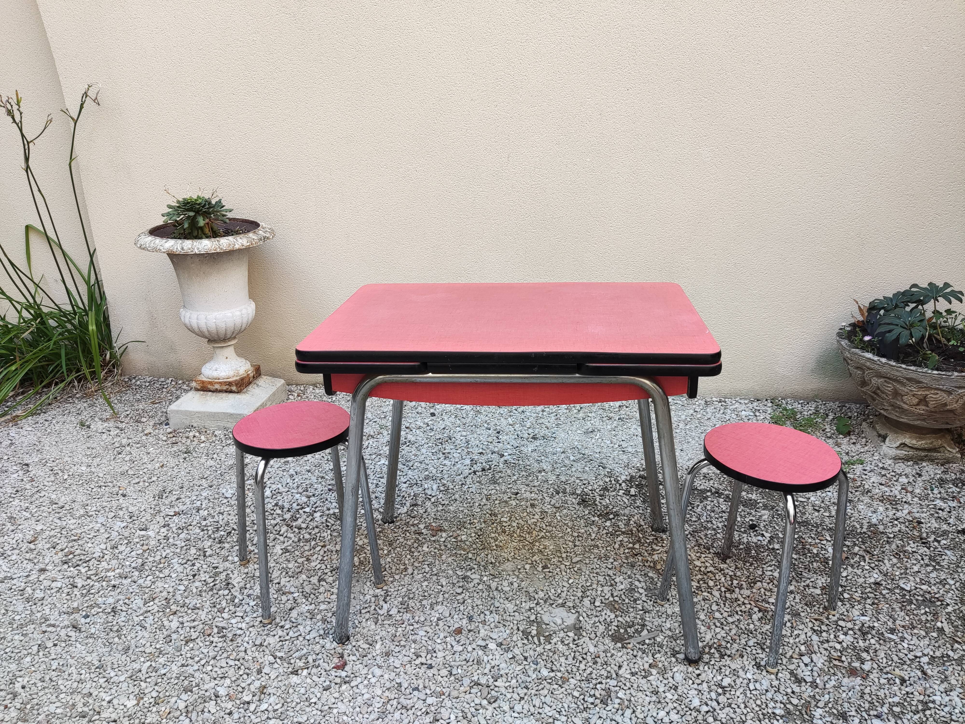 Table with two stools in red formica