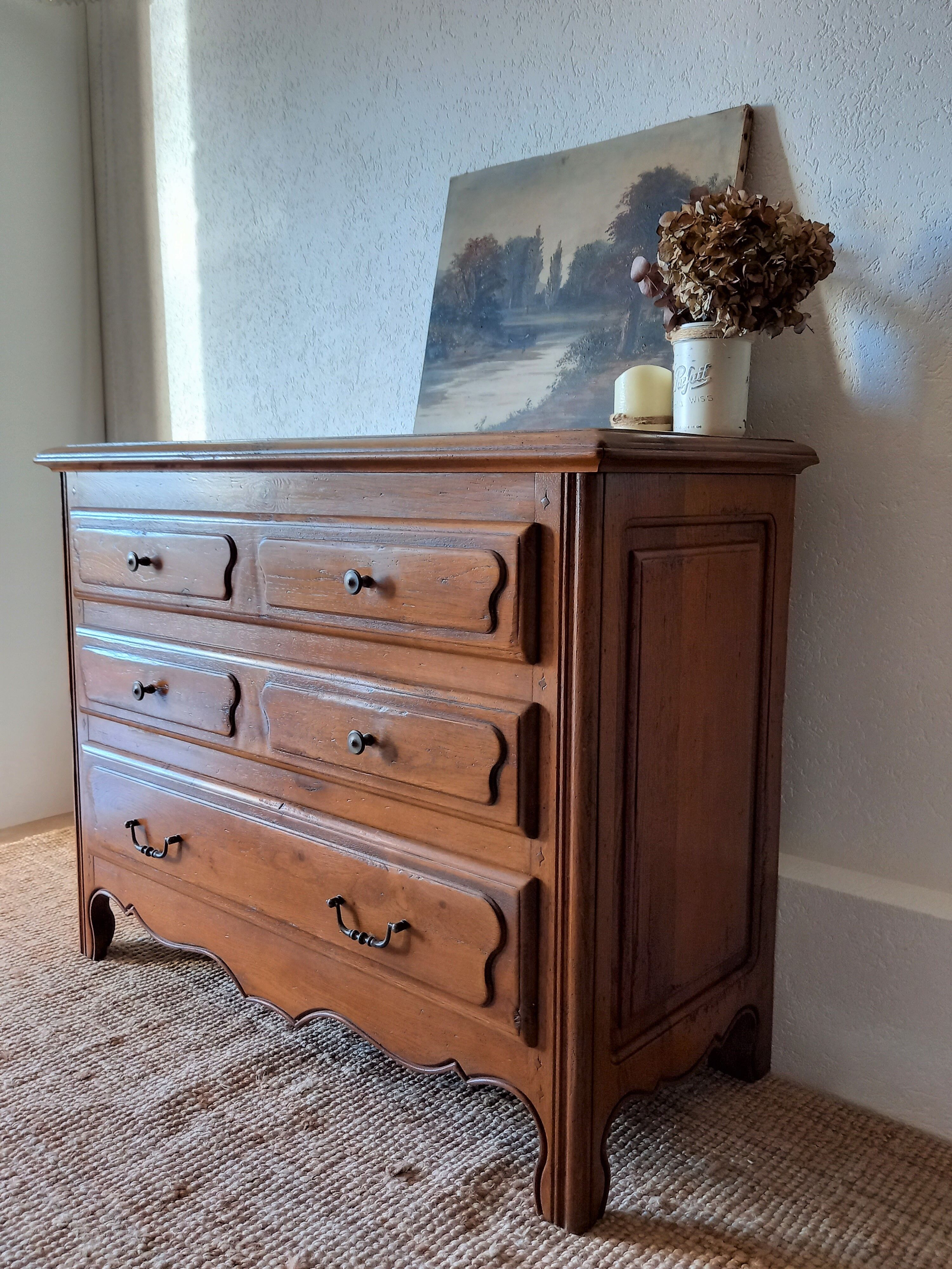 Chest of drawers