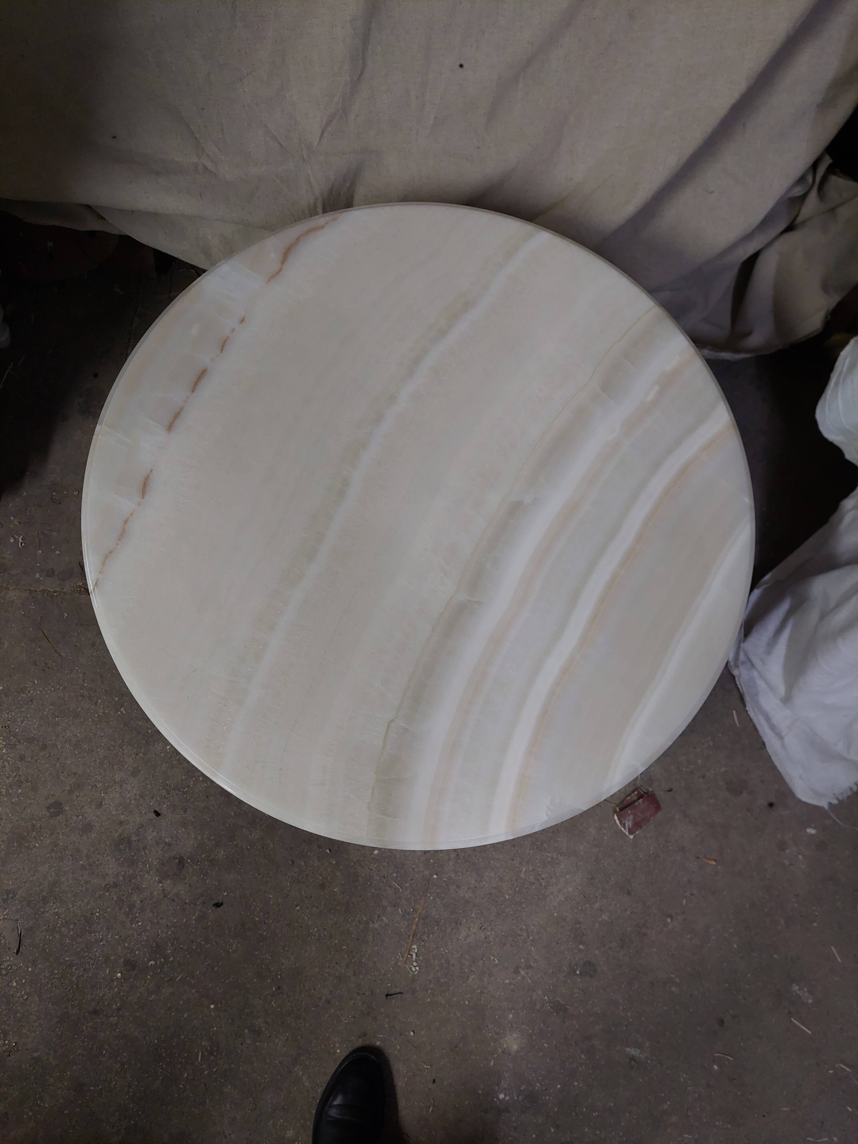Table basse ronde avec plateau en marbre