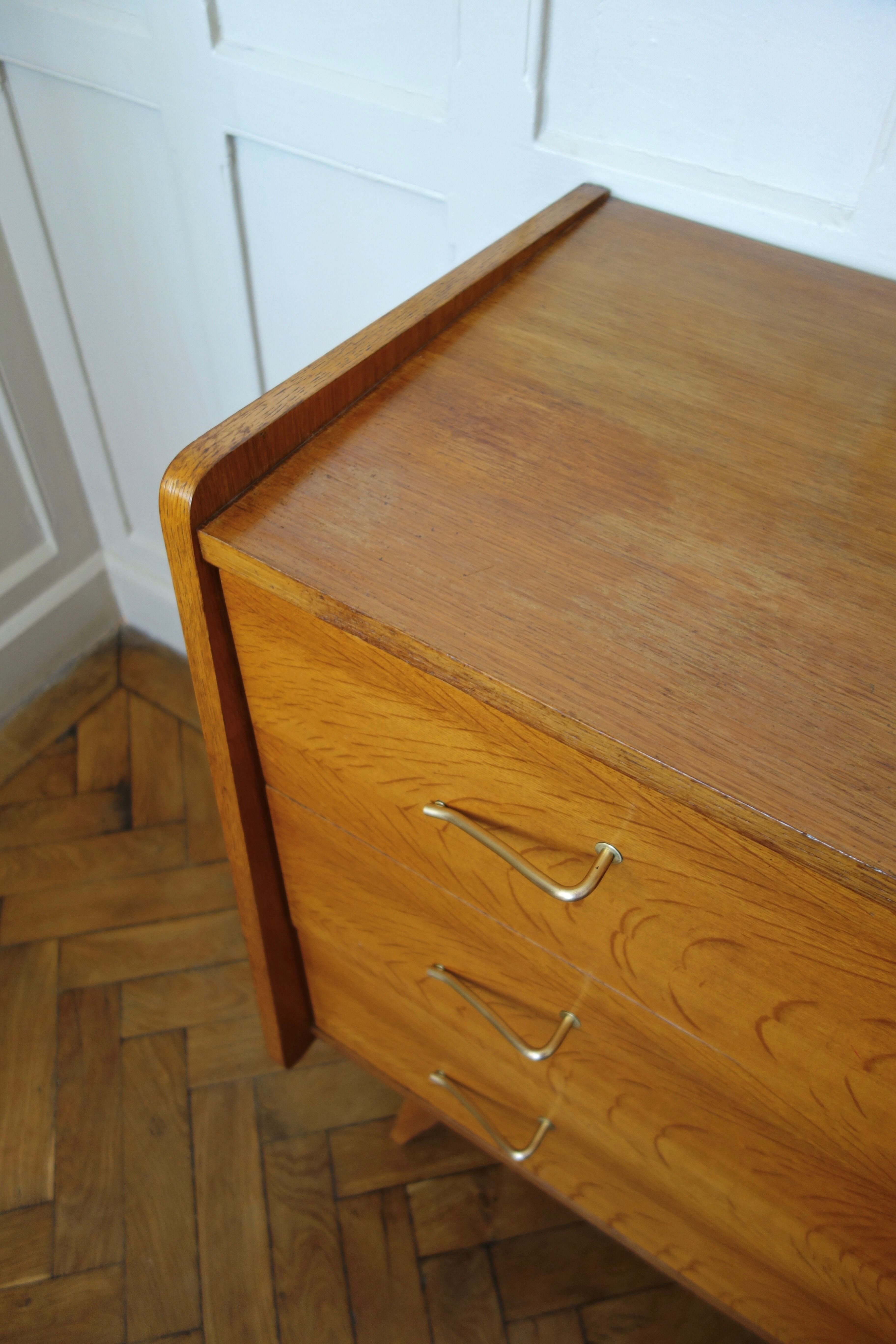 Chest of drawers in oak with compass feet of the 1950s
