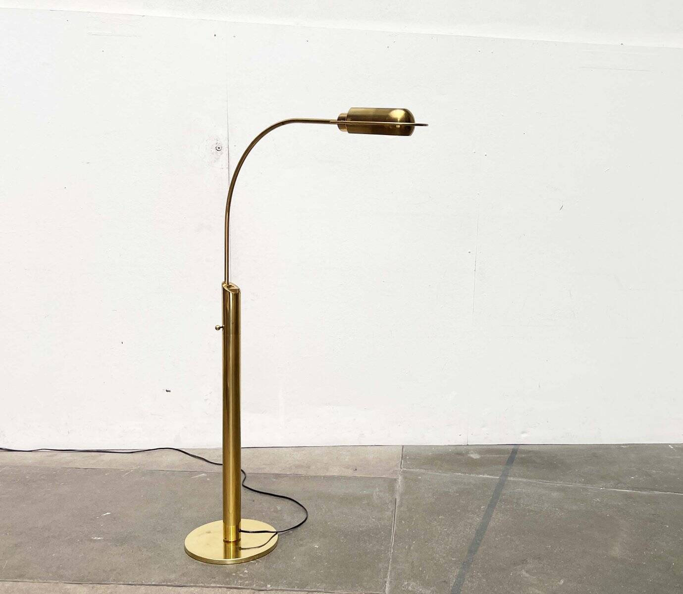 Vintage Hollywood Regency brass floor lamp by designer Florian Schulz, 1970s.