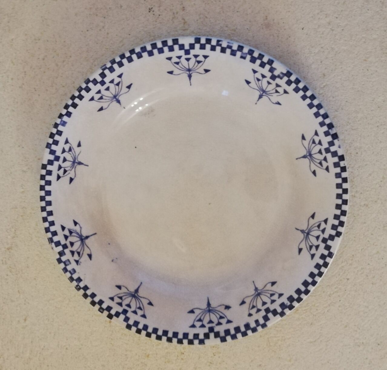 4 plates earth of iron Creil and Montereau