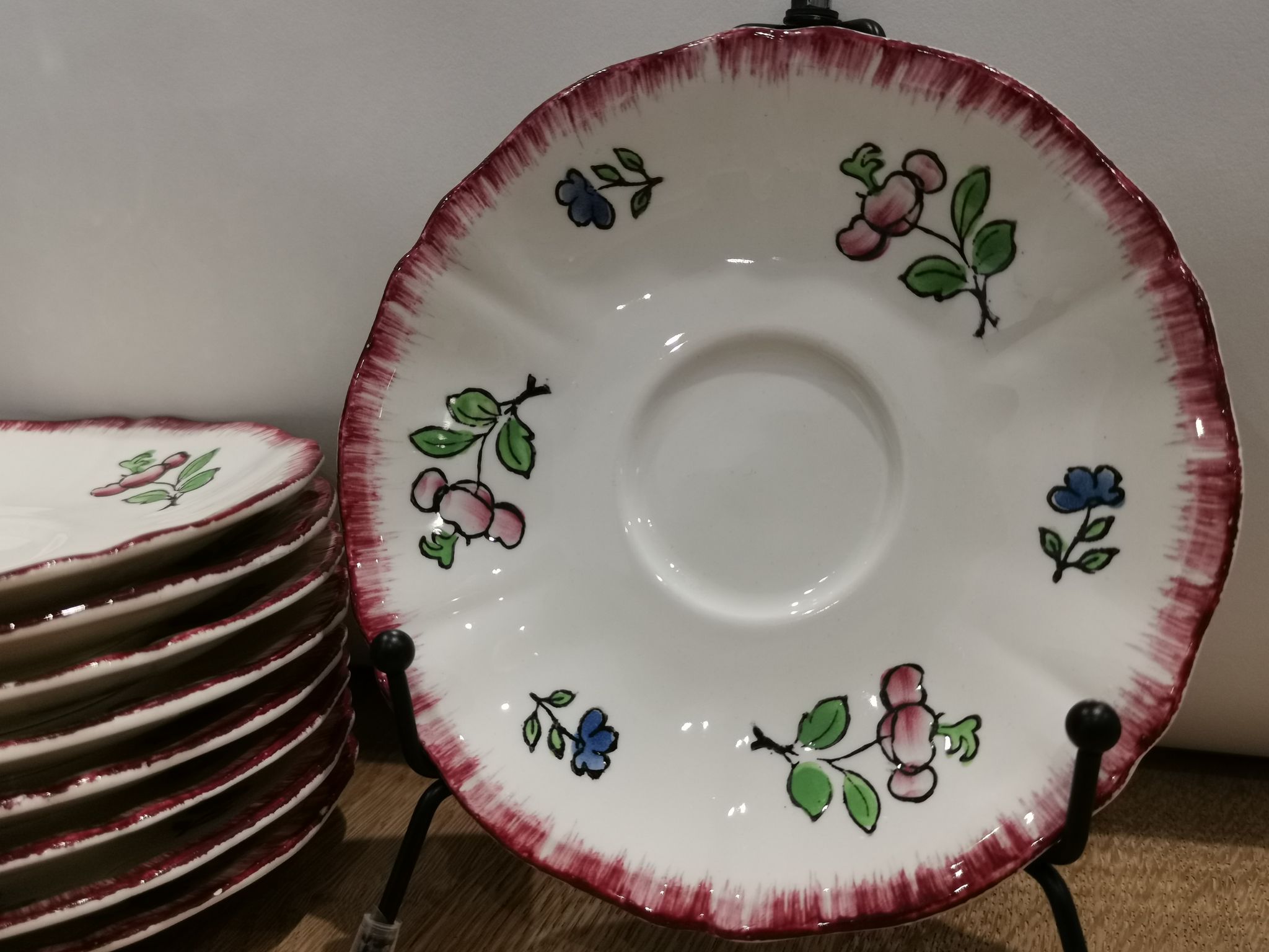 Lot 9 old plates in gien earthenware model "lorraine"