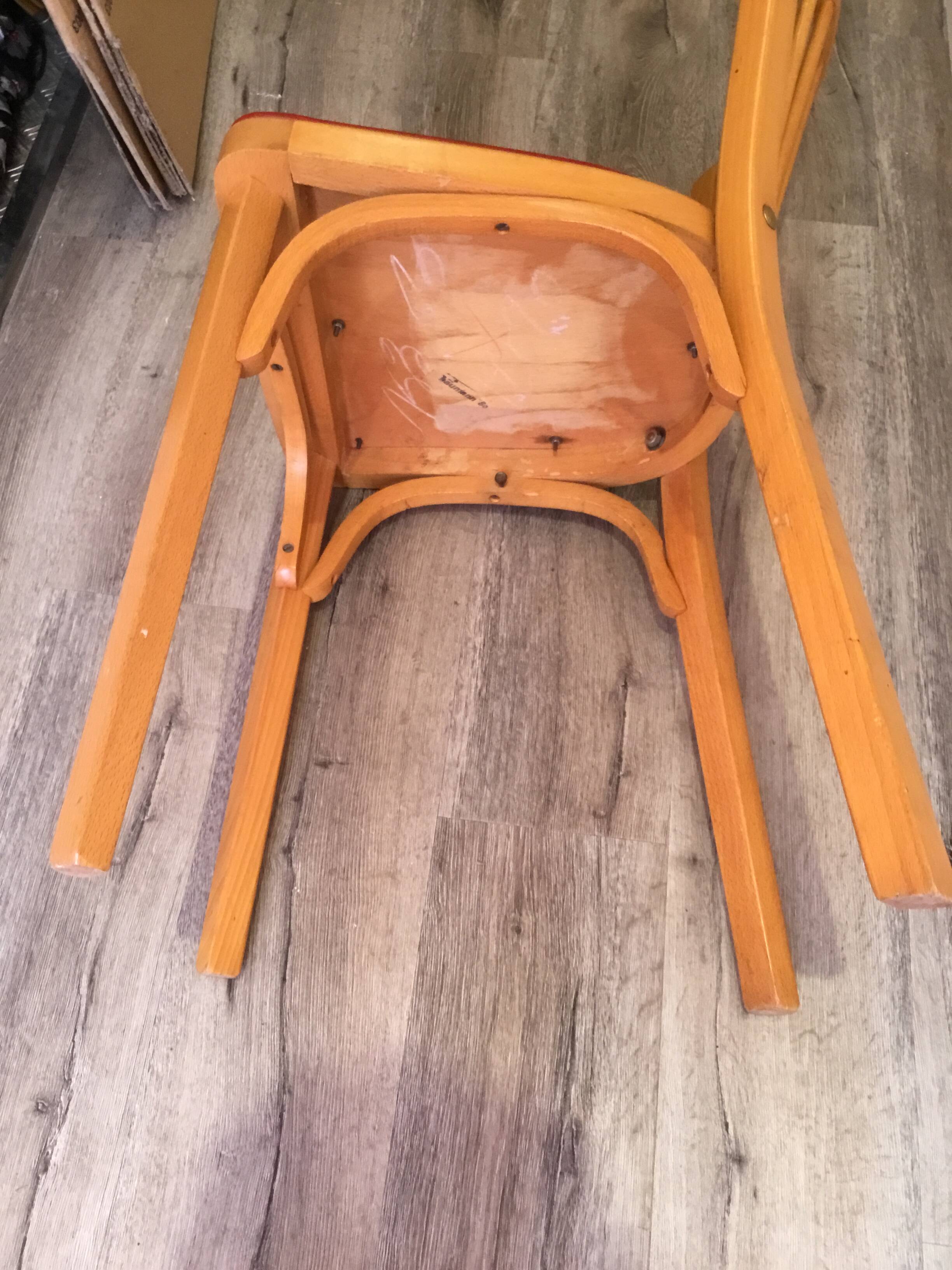 Chaise bistrot Baumann en bois et skaï rouge