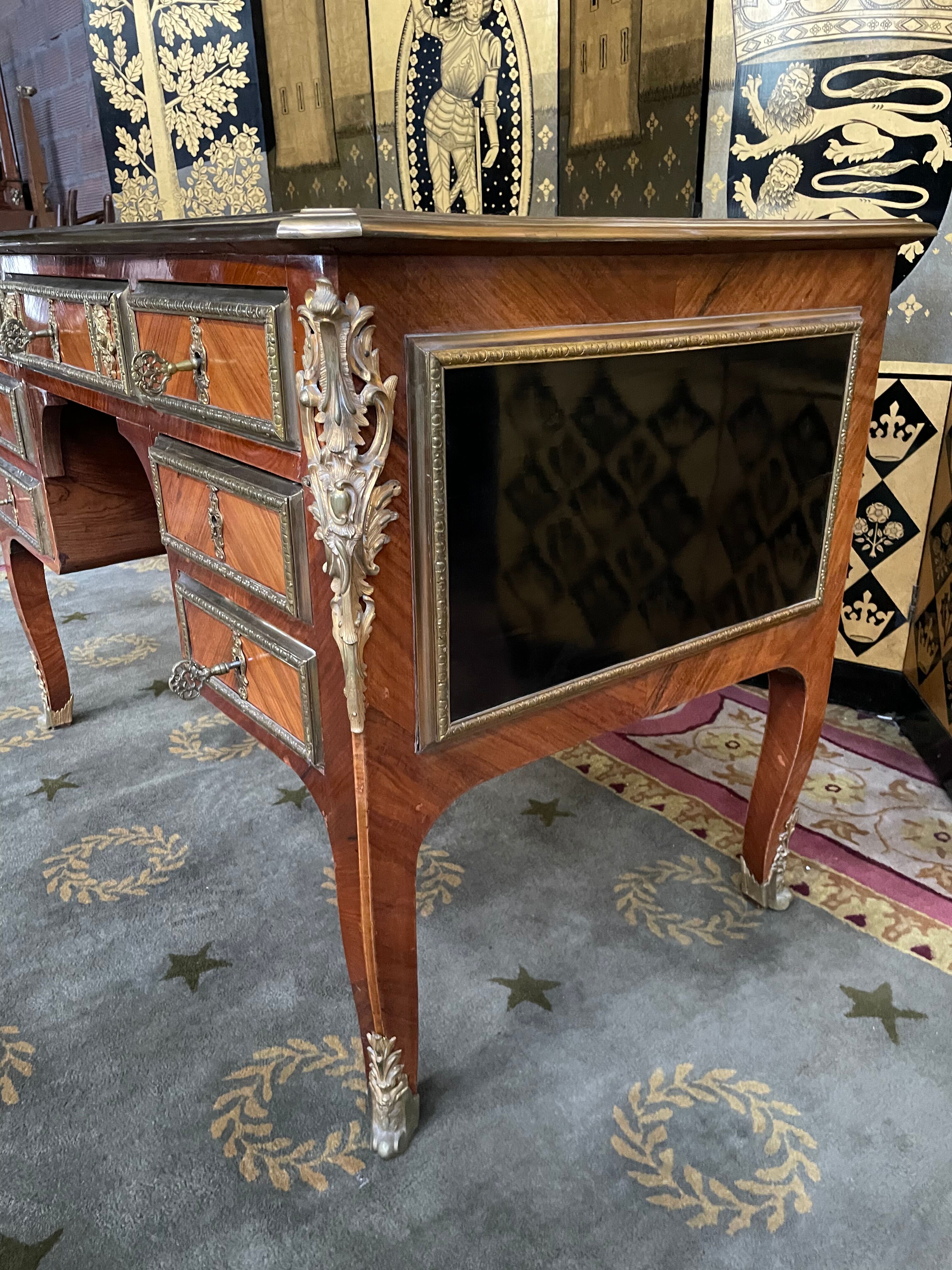 Bureau Louis XV Transition en marqueterie