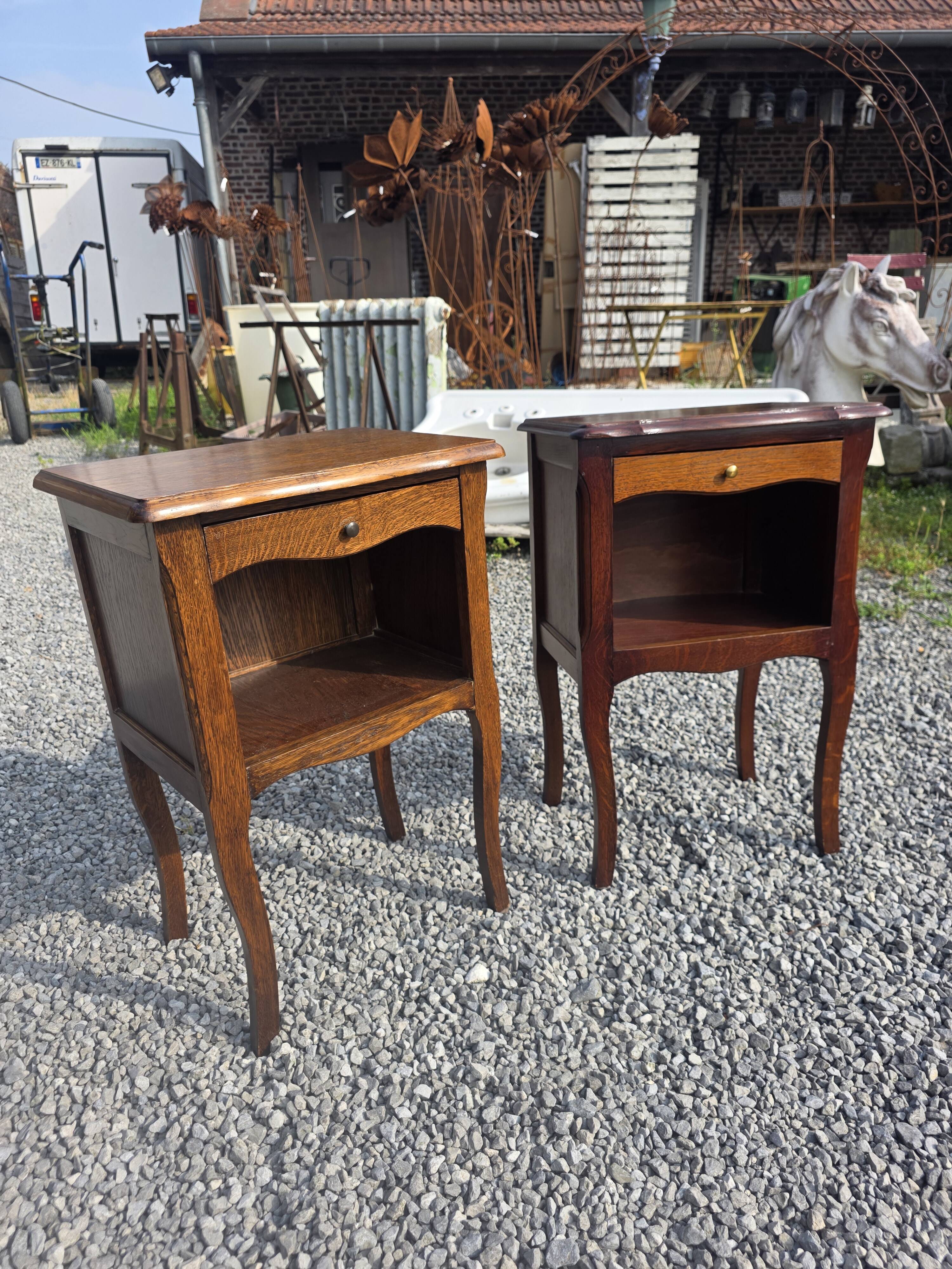 Paire de table de chevet style Louis XV en chêne