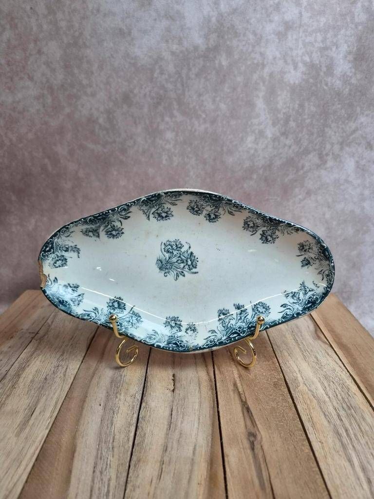 Ravier iron earth Sté Amandinoise – model Eyelets – old blue decoration