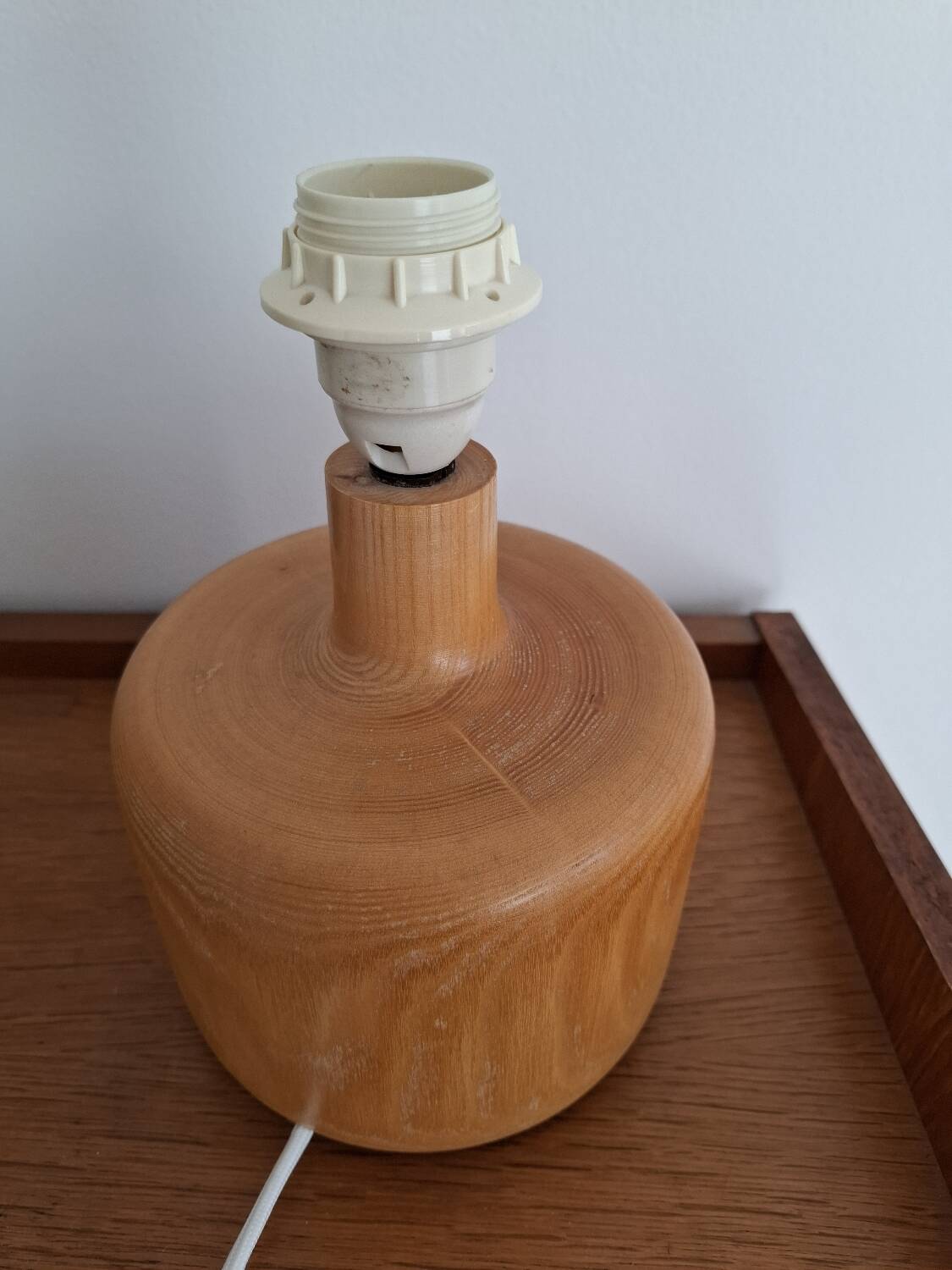 Lampe en bois tourné