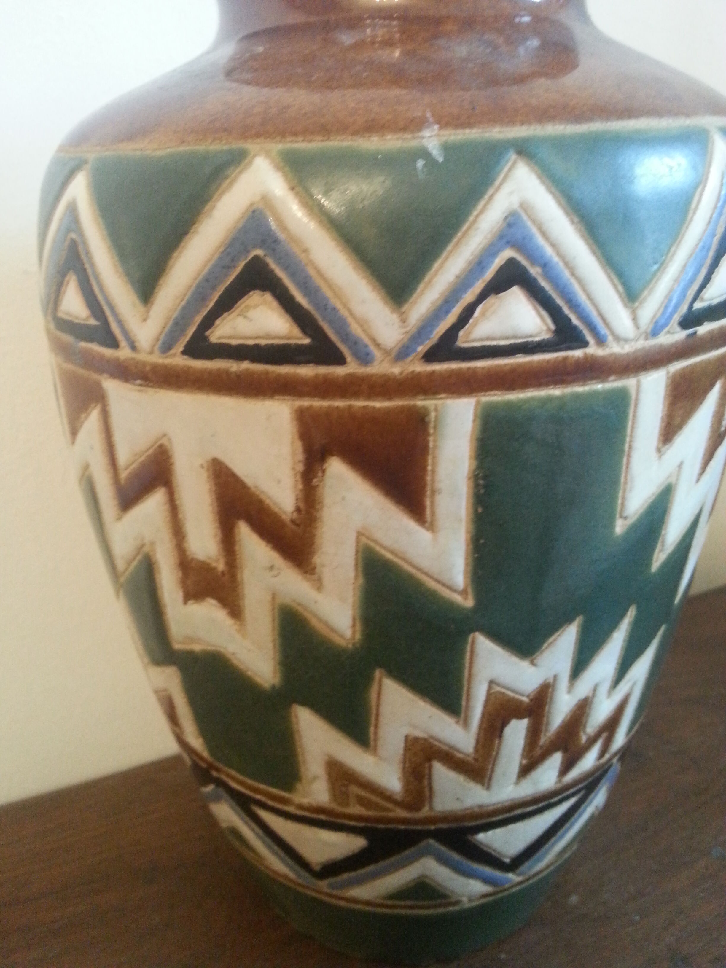 Vase type aztèque