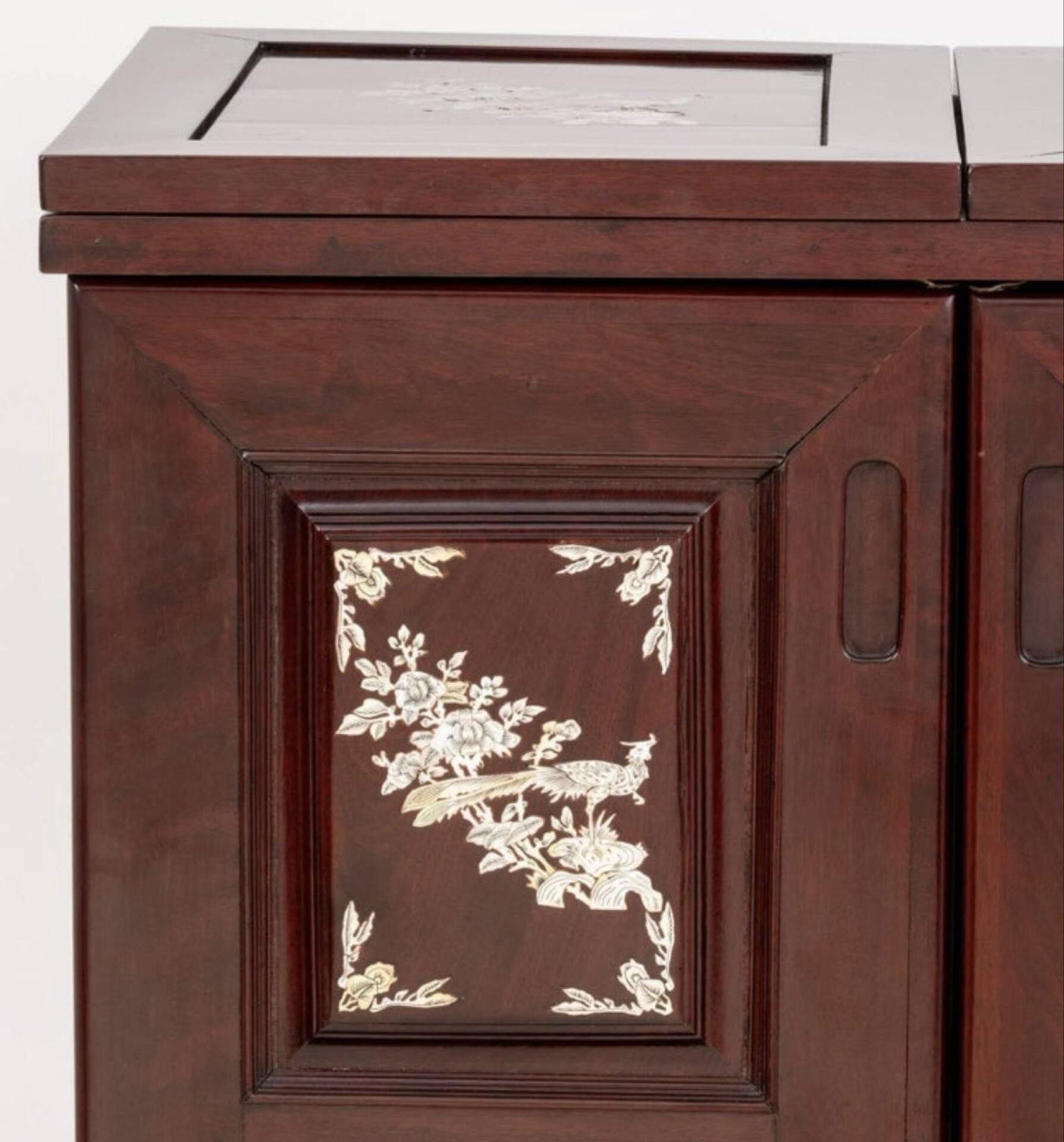 Bar cabinet in rosewood and mother-of-pearl – handcrafted.