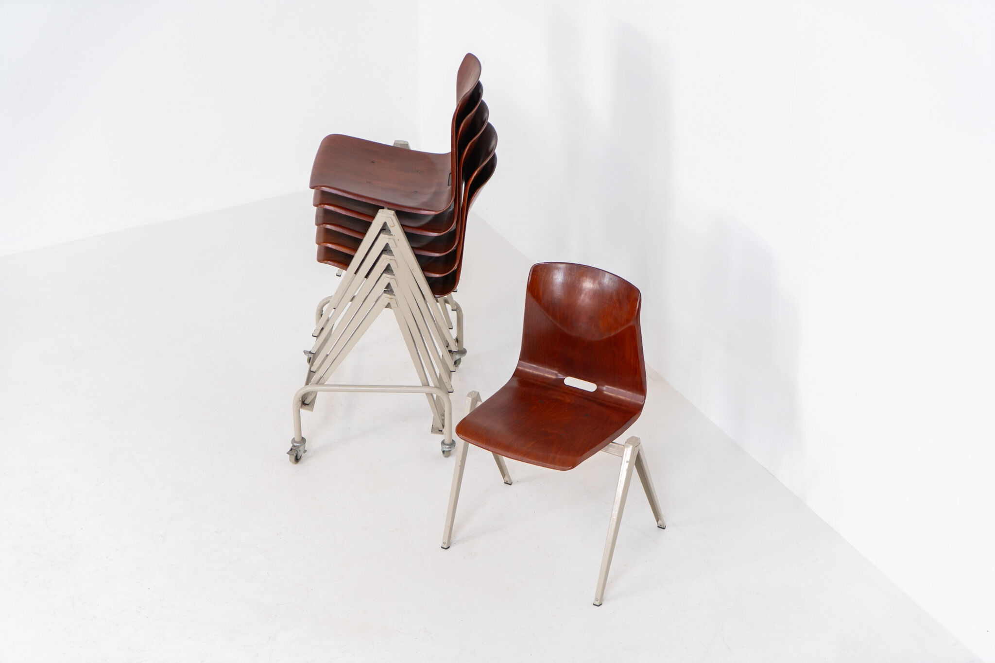 Ensemble de 6 chaises de salle à manger industrielles "S22" par Pagholz