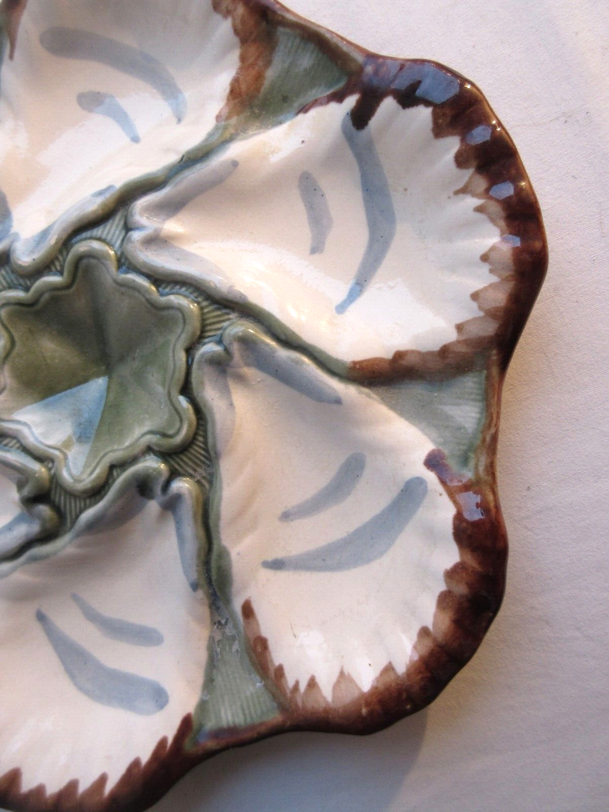 Oyster plate signed Terre de Fer Longchamp.