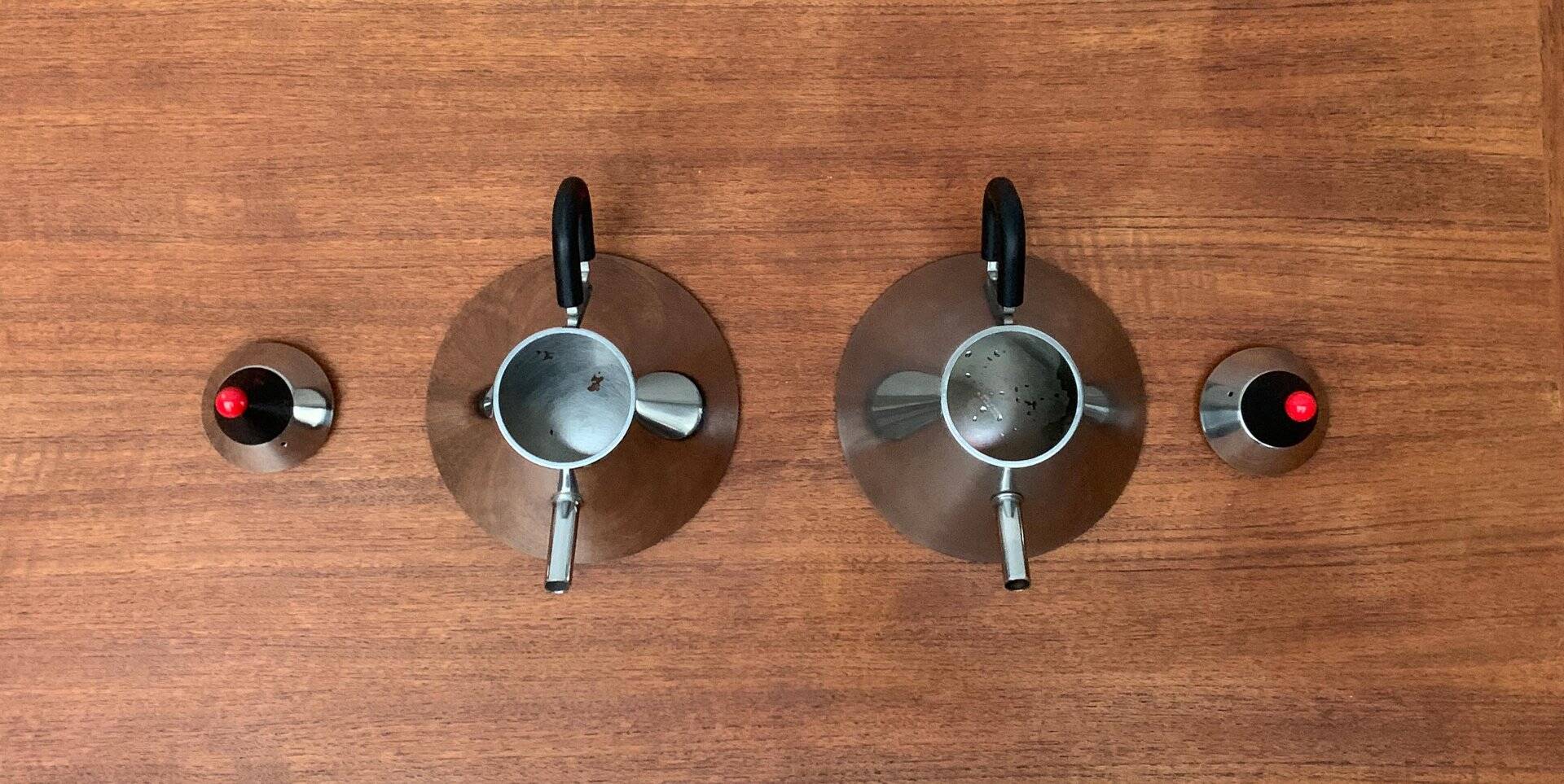 Postmodern Japanese kettle in stainless steel, set of 2