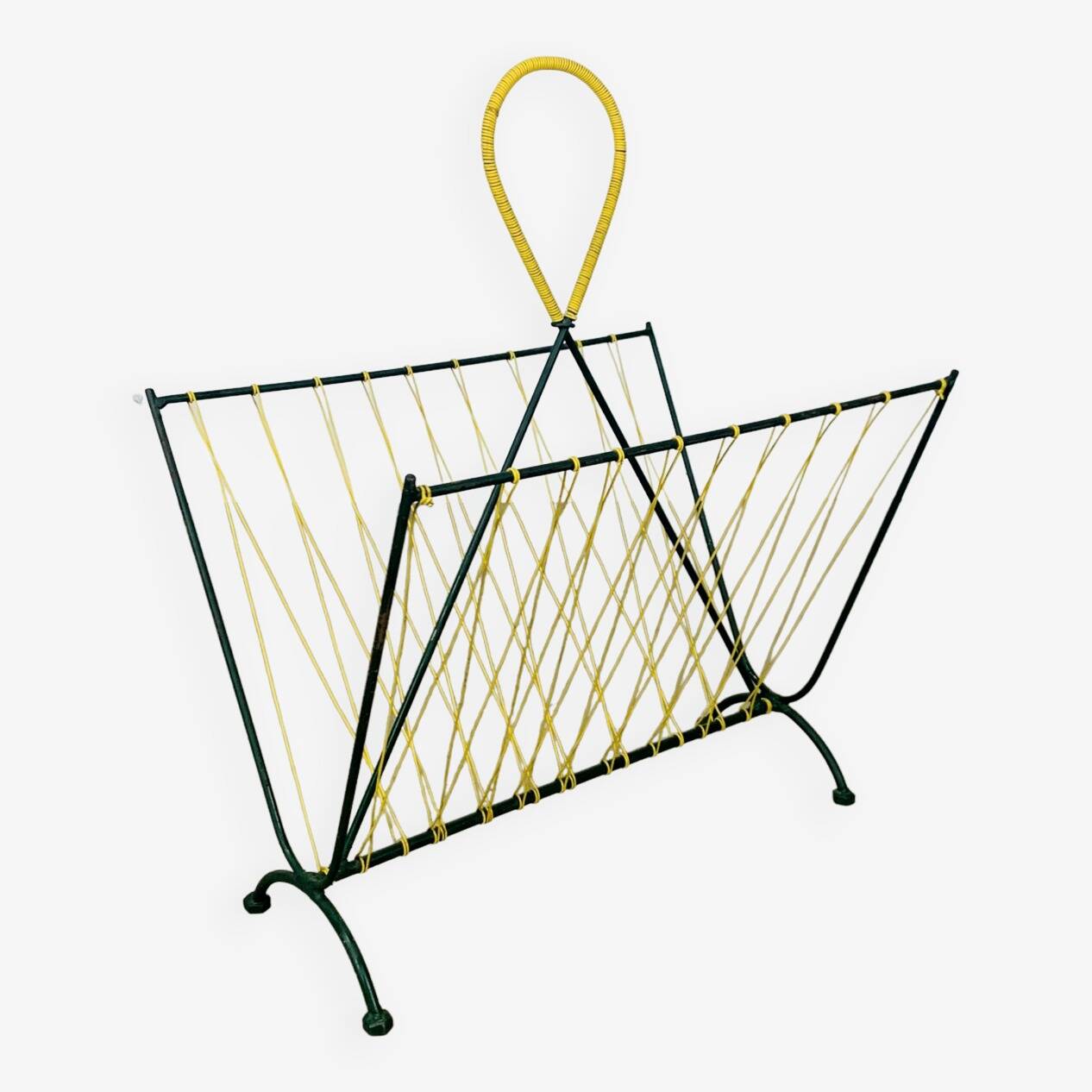 50s metal magazine rack with scoubidou