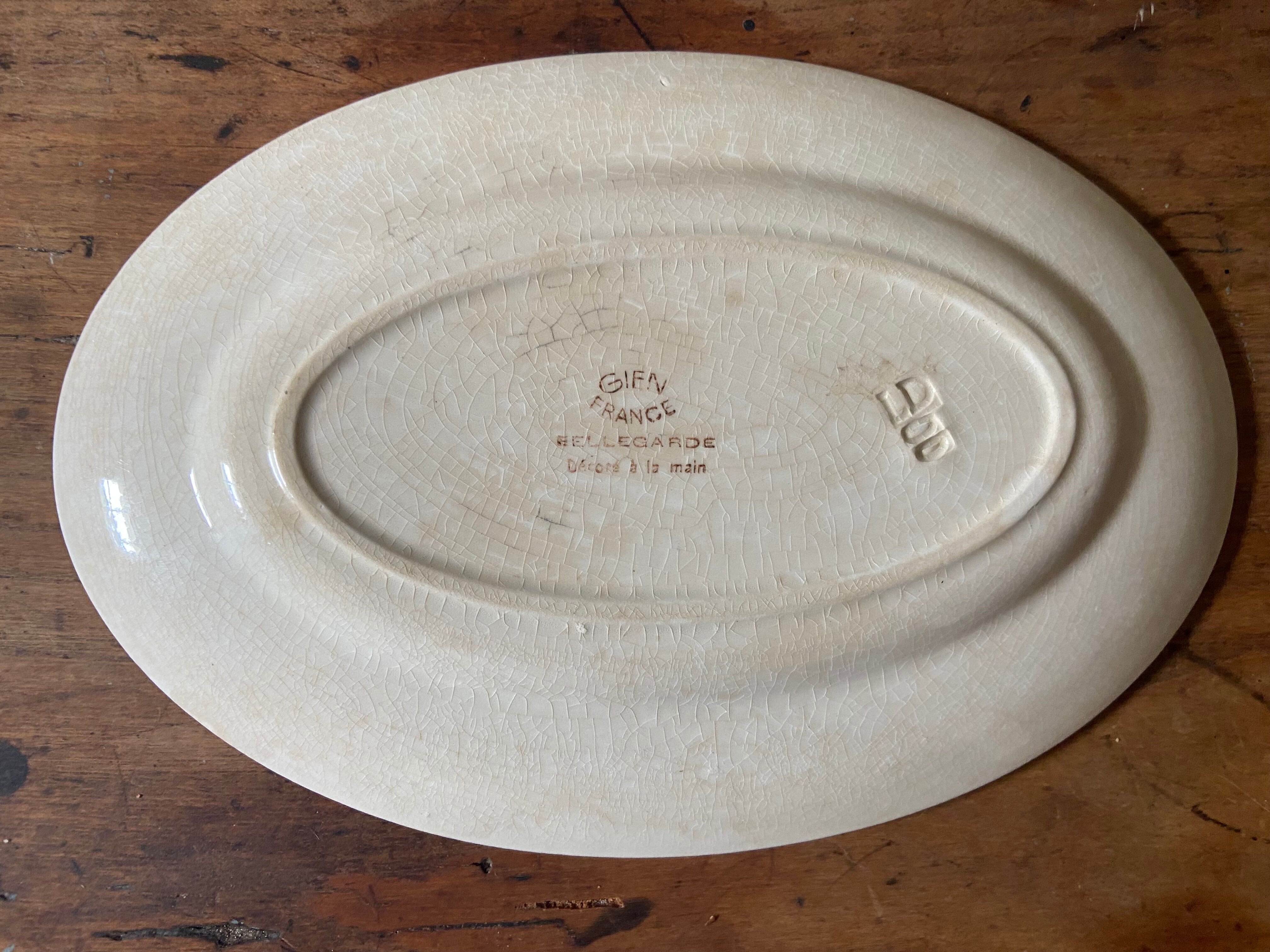 Gien earthenware dish, Bellegarde model, hand-painted