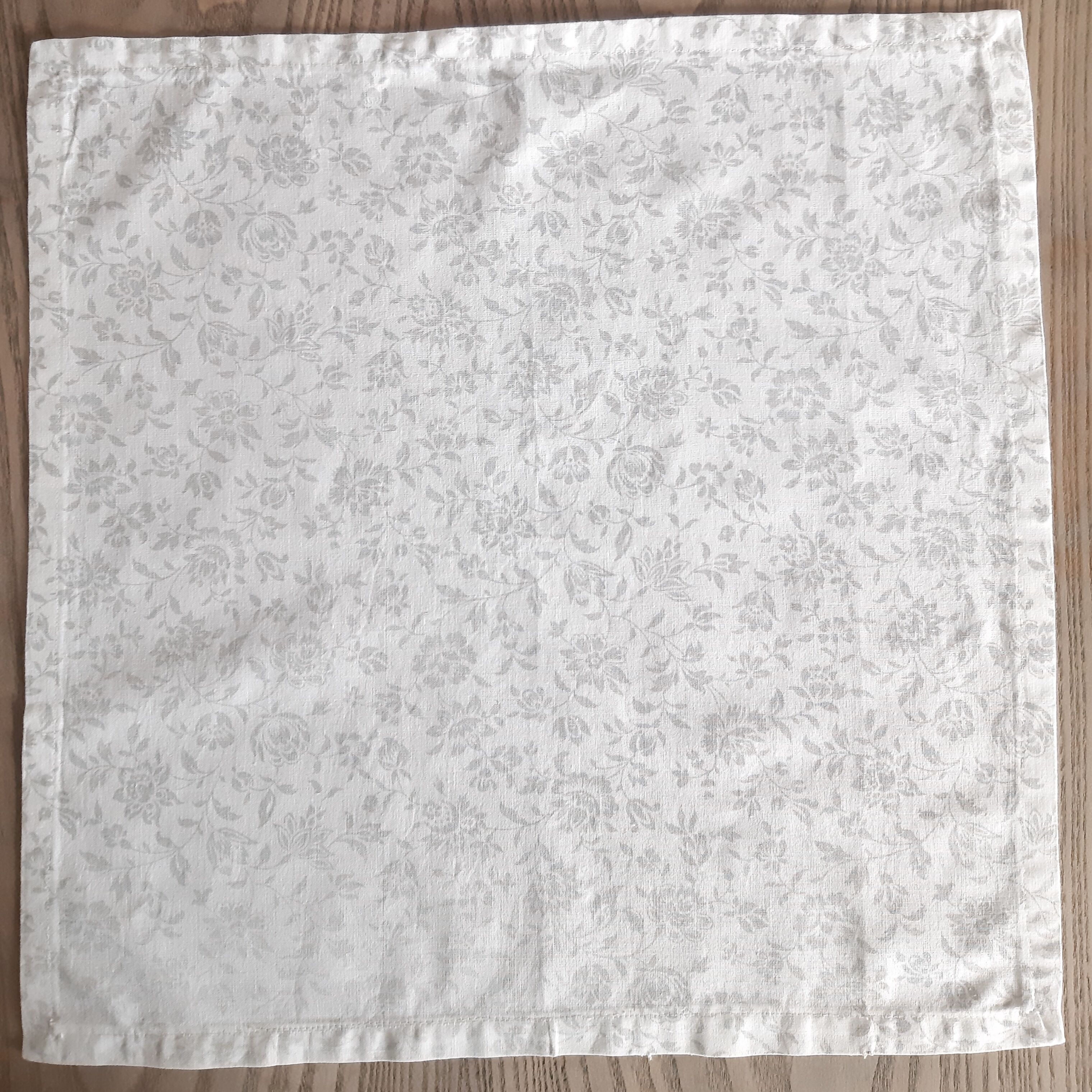 Tablecloth & towels