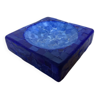 Blue mosaic pocket emptier