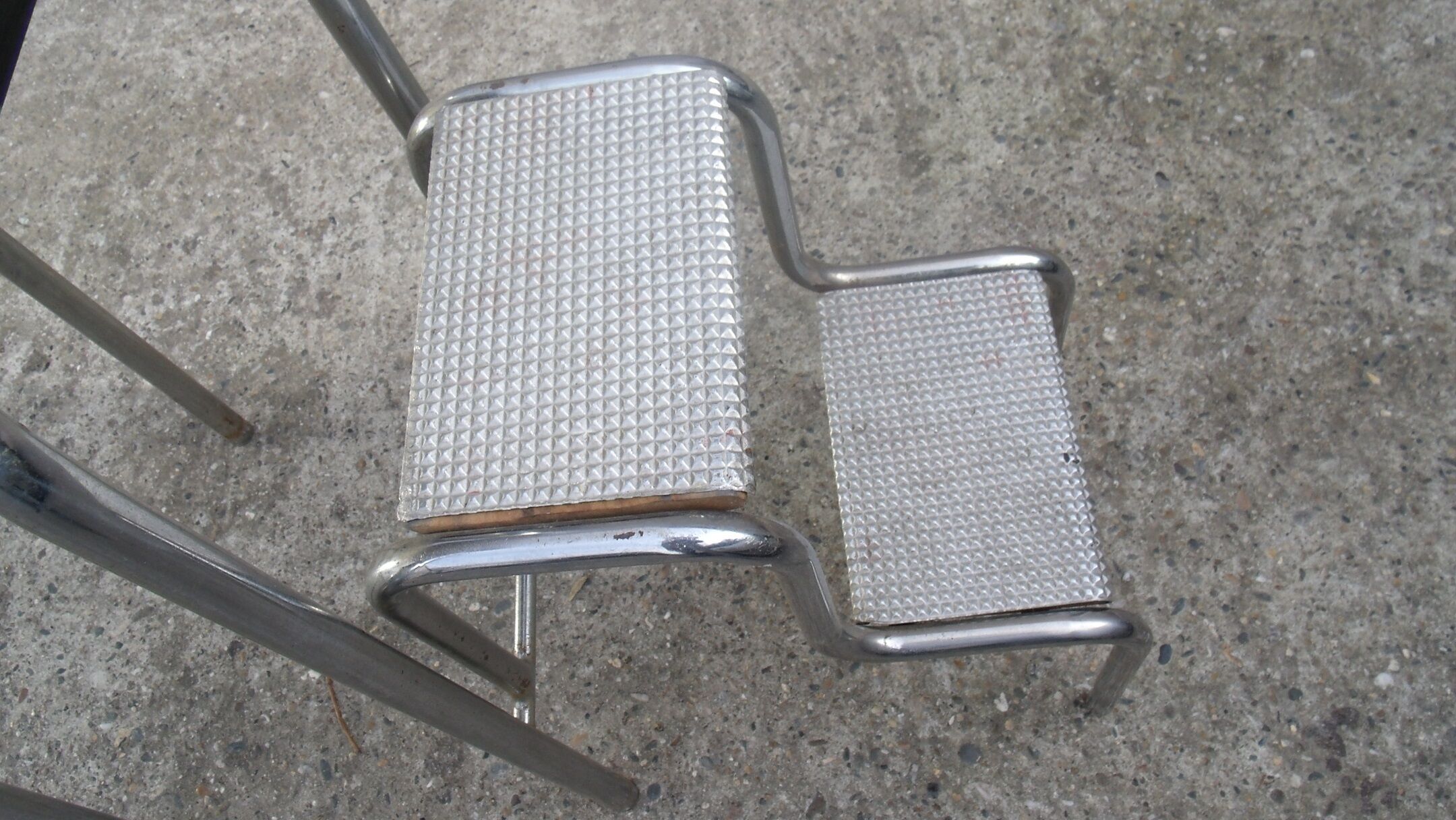 Market the 50-foot stepladder