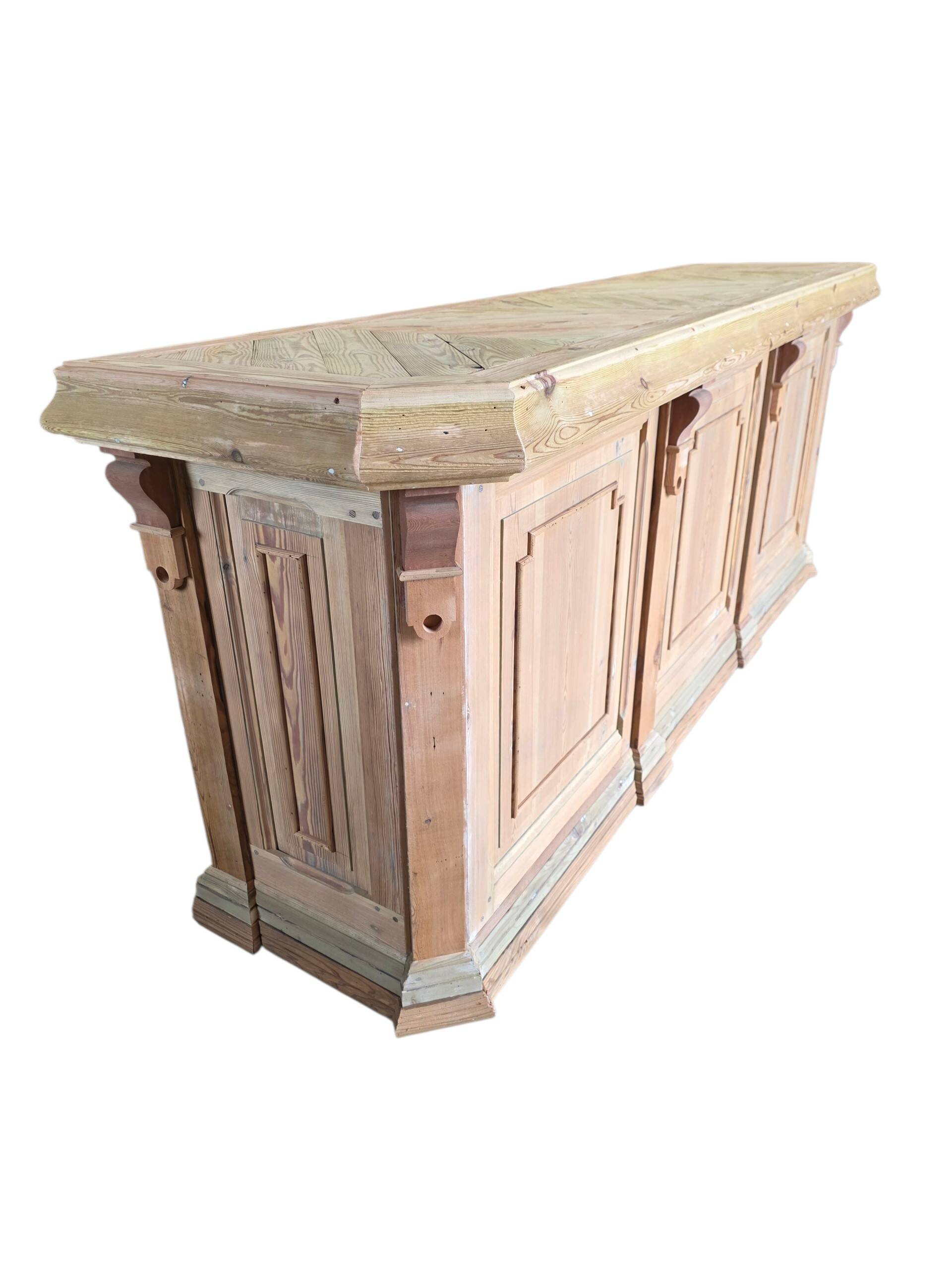 Bistro counter with a Hungarian point design.