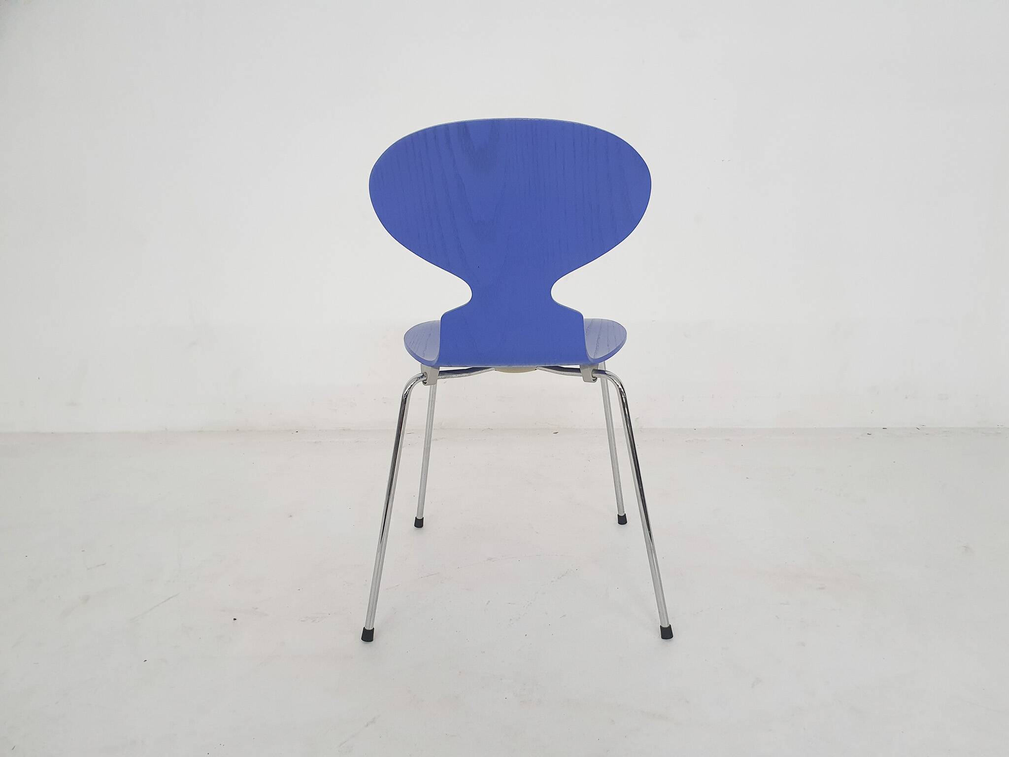 Arne Jacobsen for Fritz Hansen ultramarine (L15) wooden "Ant" chair, Denmar