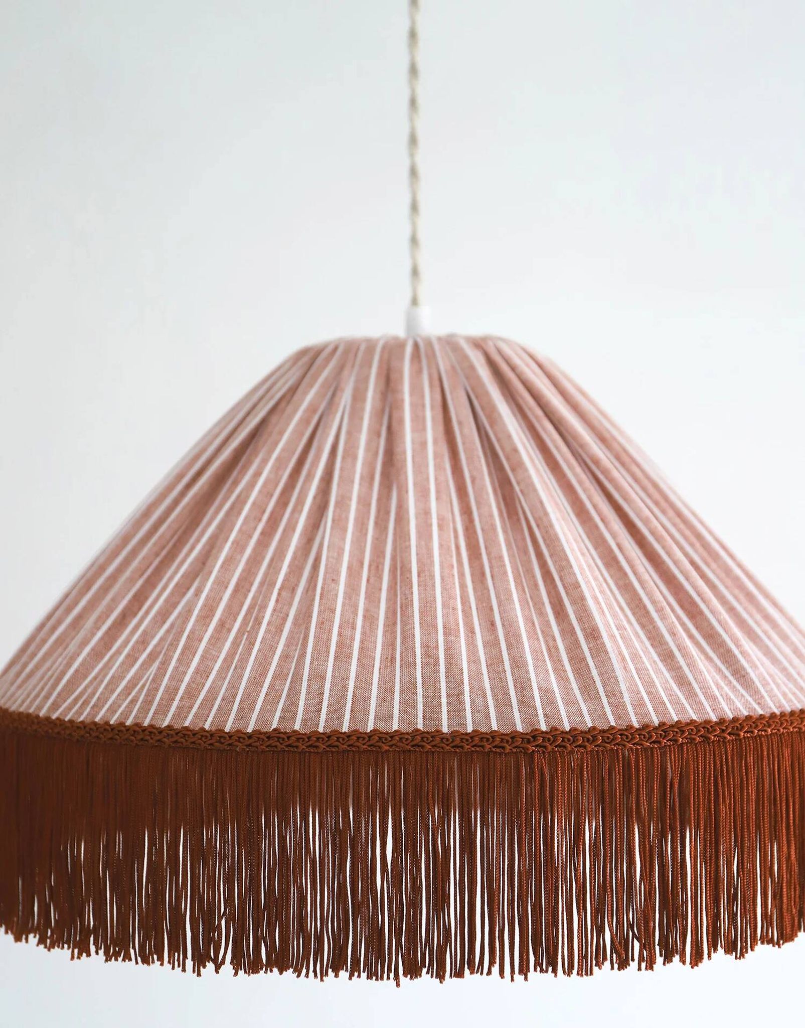 Suspension bella — rayures terra, franges bohème
