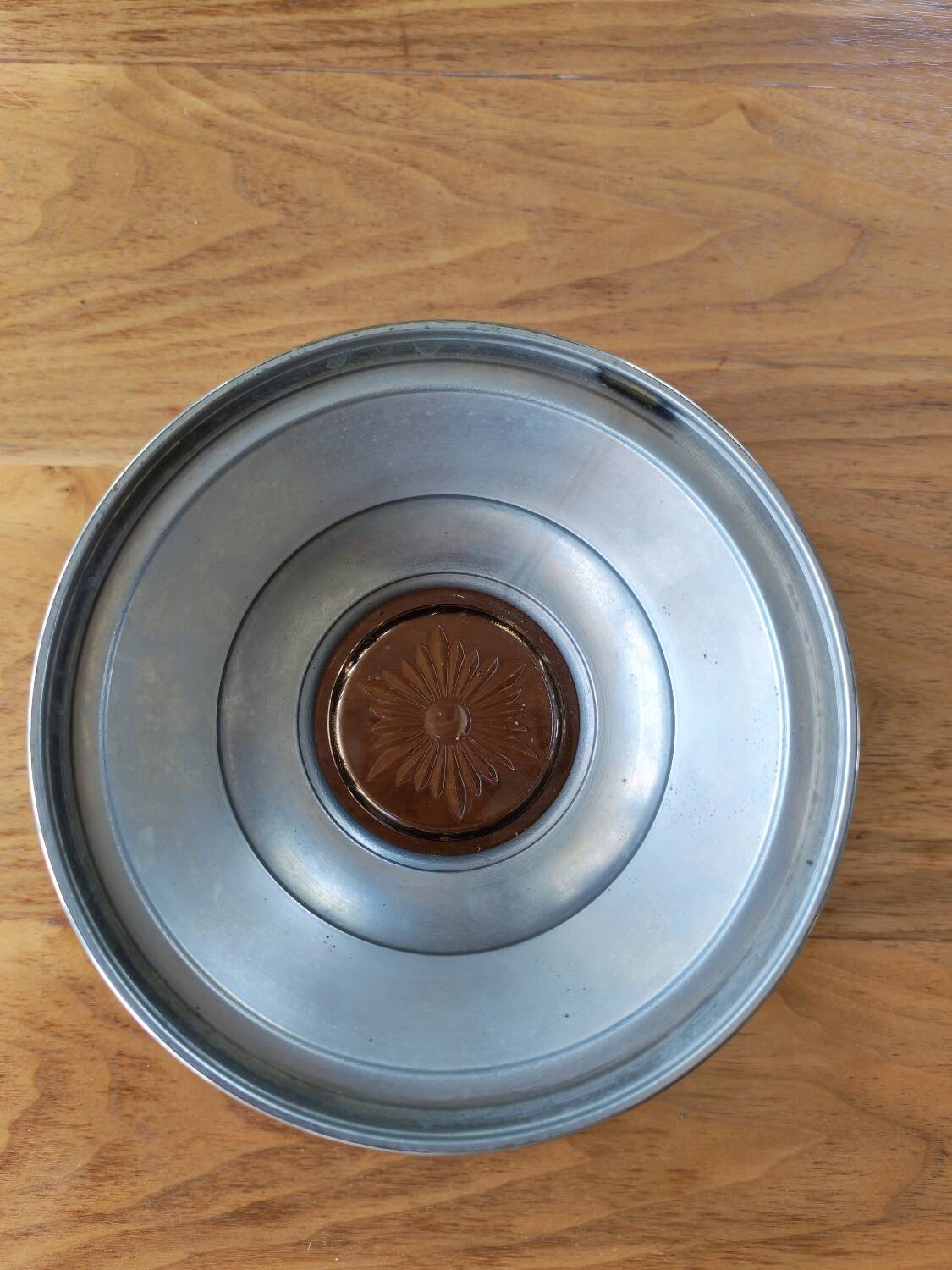 Art Deco bowl in moulded glass and chrome metal
