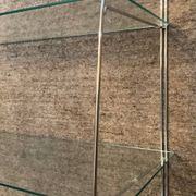 Étagère design demi lune en métal chromé et verre