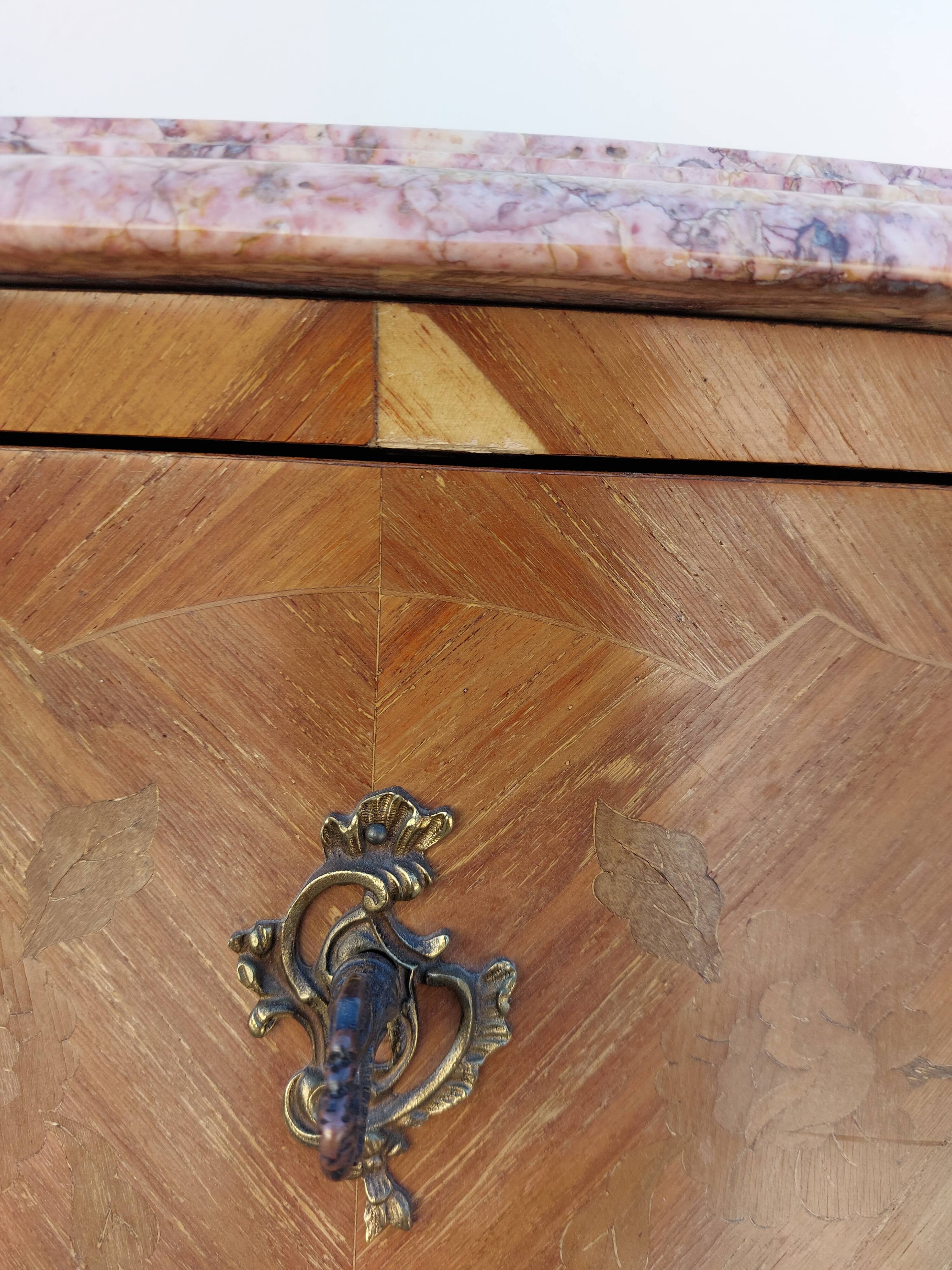 Louis XV chest of drawers in rosewood marquetry