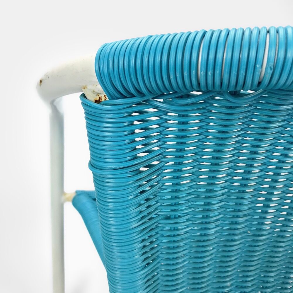 Children's armchair in white metal and turquoise blue scoubidou