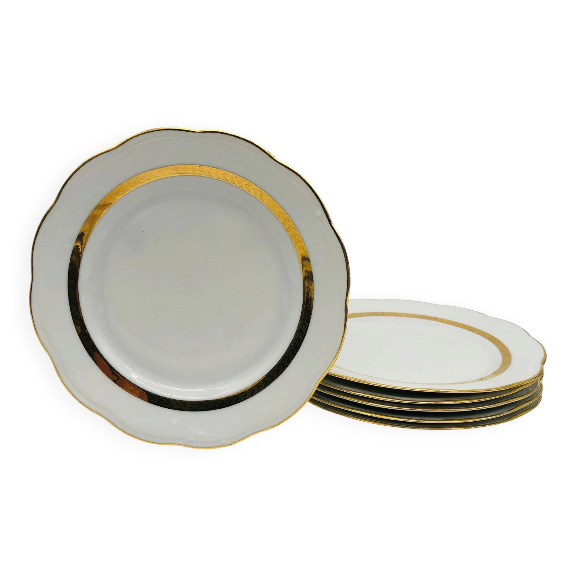 6 dessert plates. In S.F.P. Limoges porcelain.