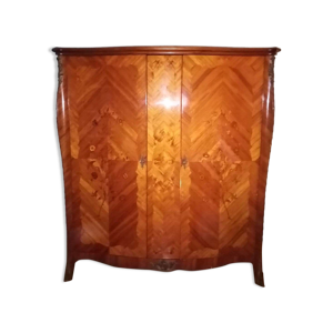 Armoire de style Louis XV en marqueterie