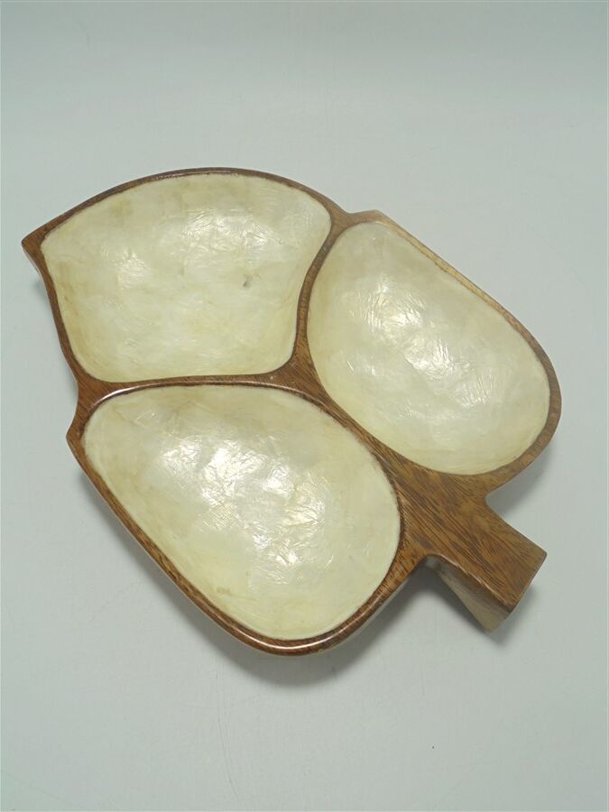 Wooden and mother-of-pearl pocket emptier