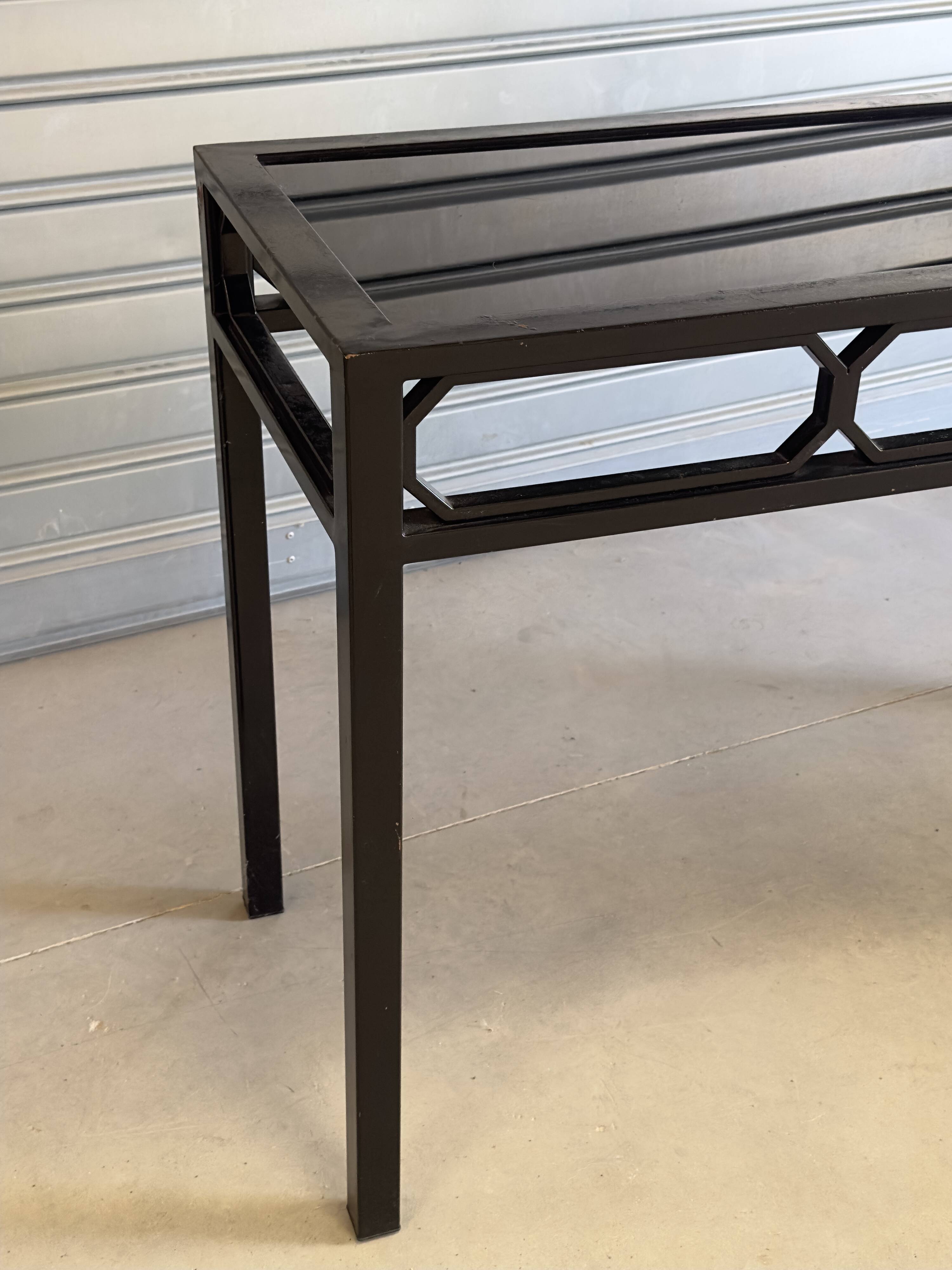Console noire en métal et plateau de verre