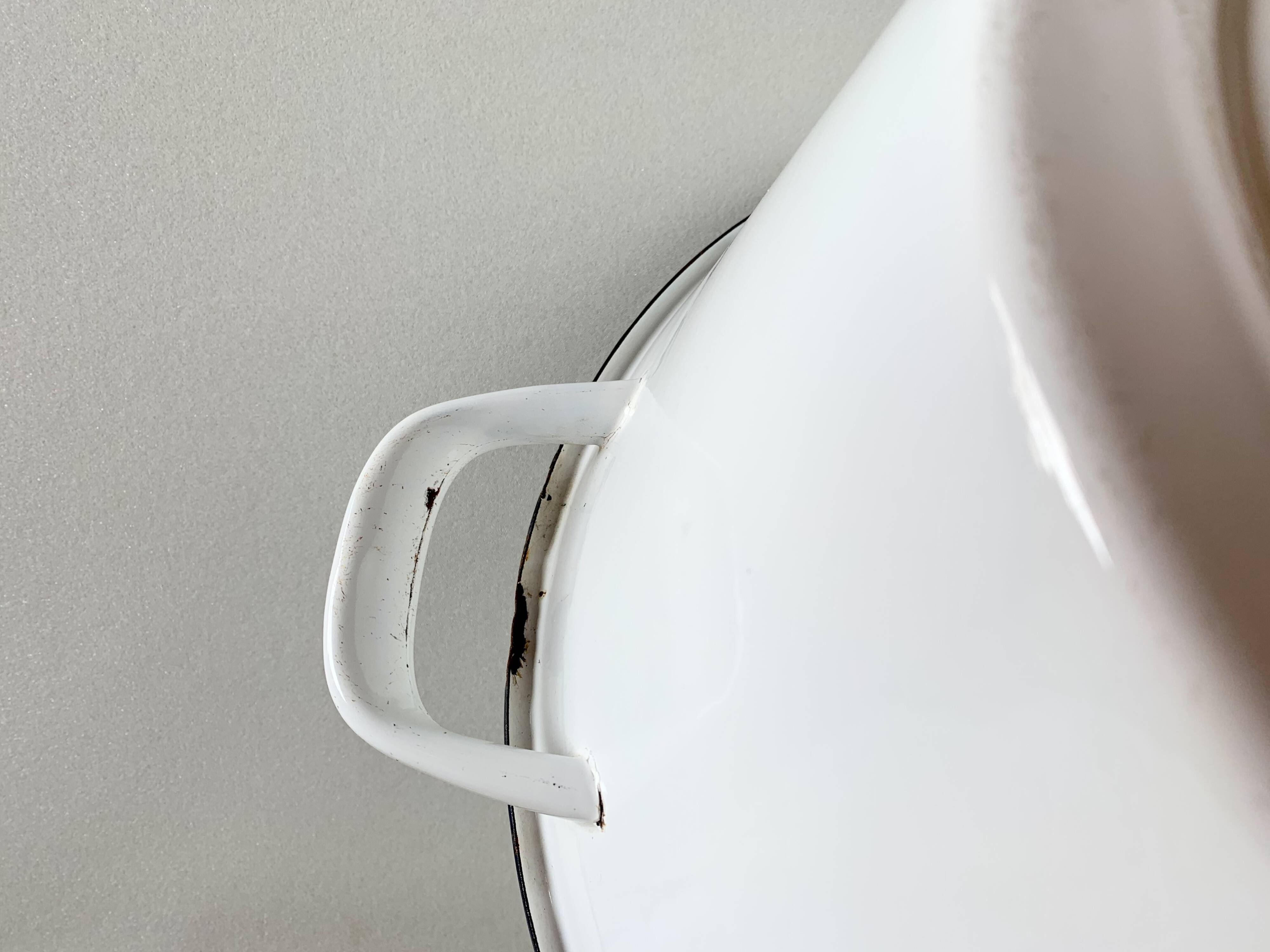 Large vintage basin in white enameled sheet metal