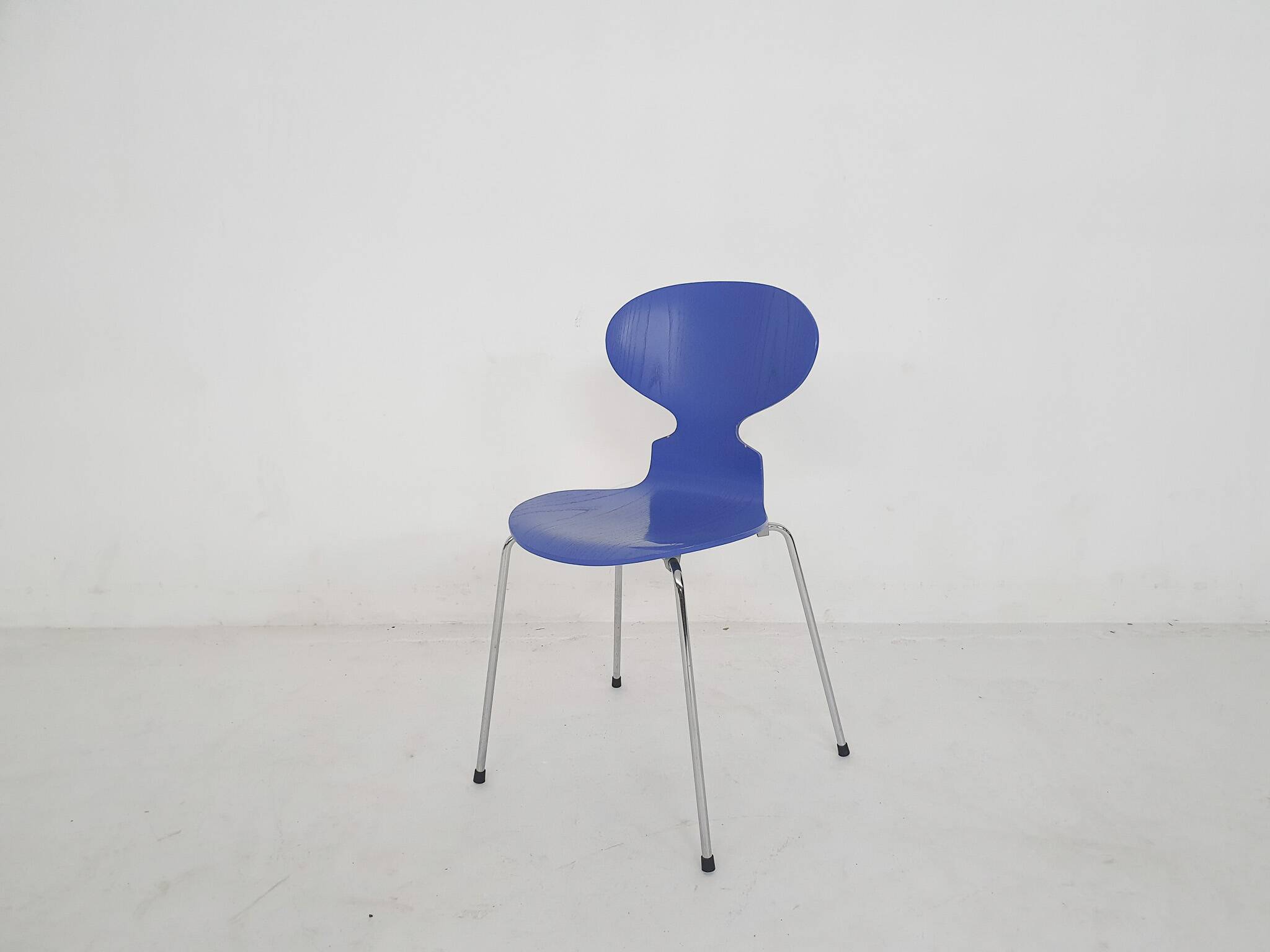 Arne Jacobsen for Fritz Hansen ultramarine (L15) wooden "Ant" chair, Denmar