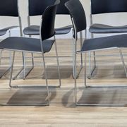 Ensemble de 8 chaises par David Rowland (en métal noir)