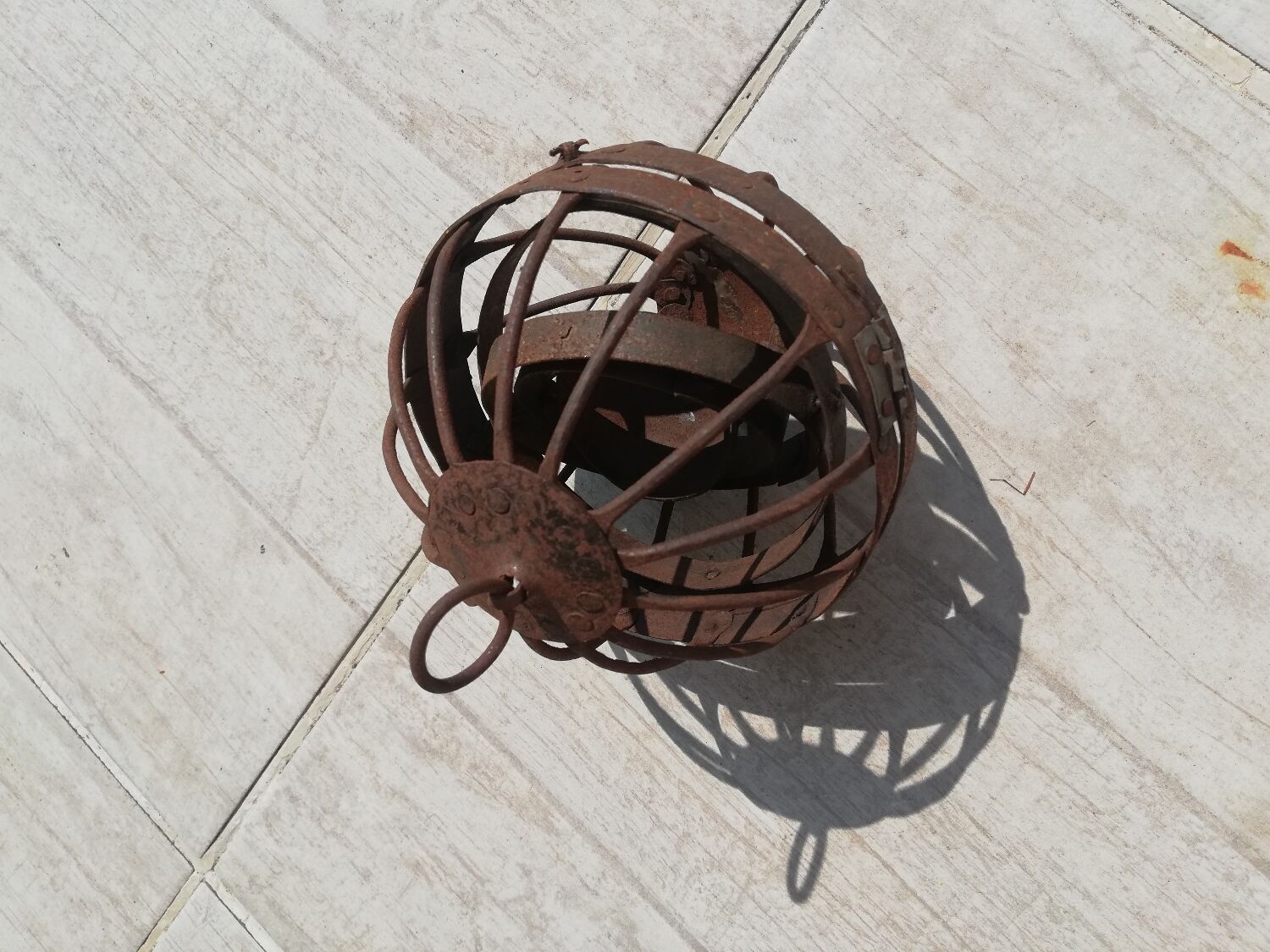 Old gyroscopic marine oil lamp