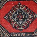 Tapis vintage fait main Lahore en laine rouge (45cm x 58cm) – Années 1970